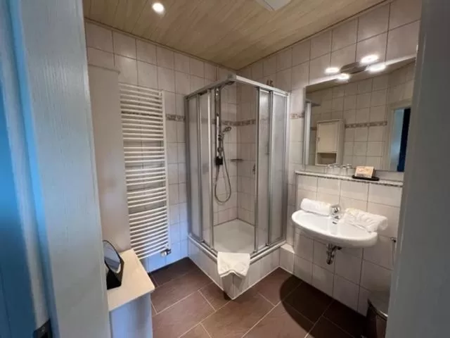 Bathroom in Hotel Rehkitz