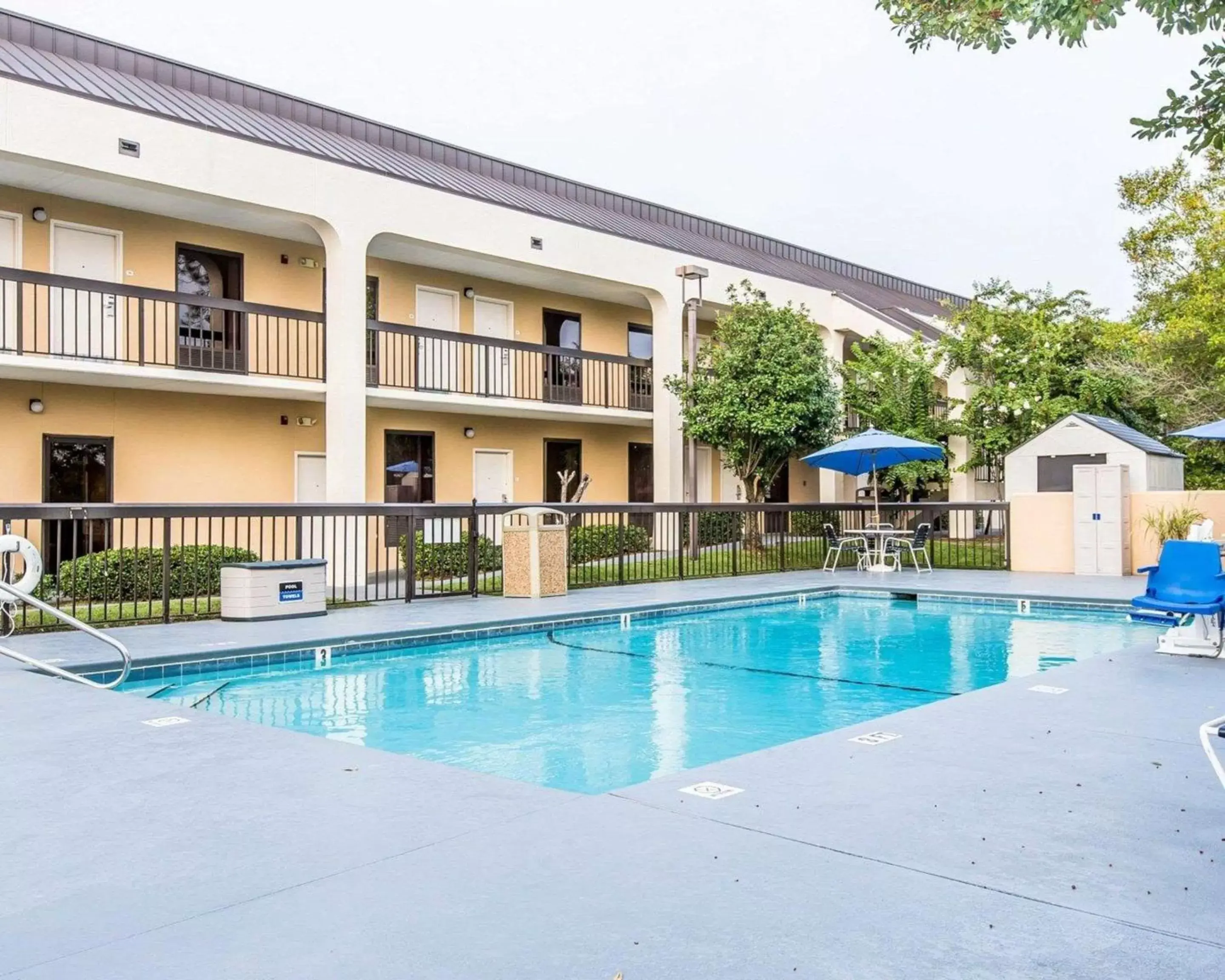 On site, Swimming Pool in Quality Inn At The Mall - Valdosta