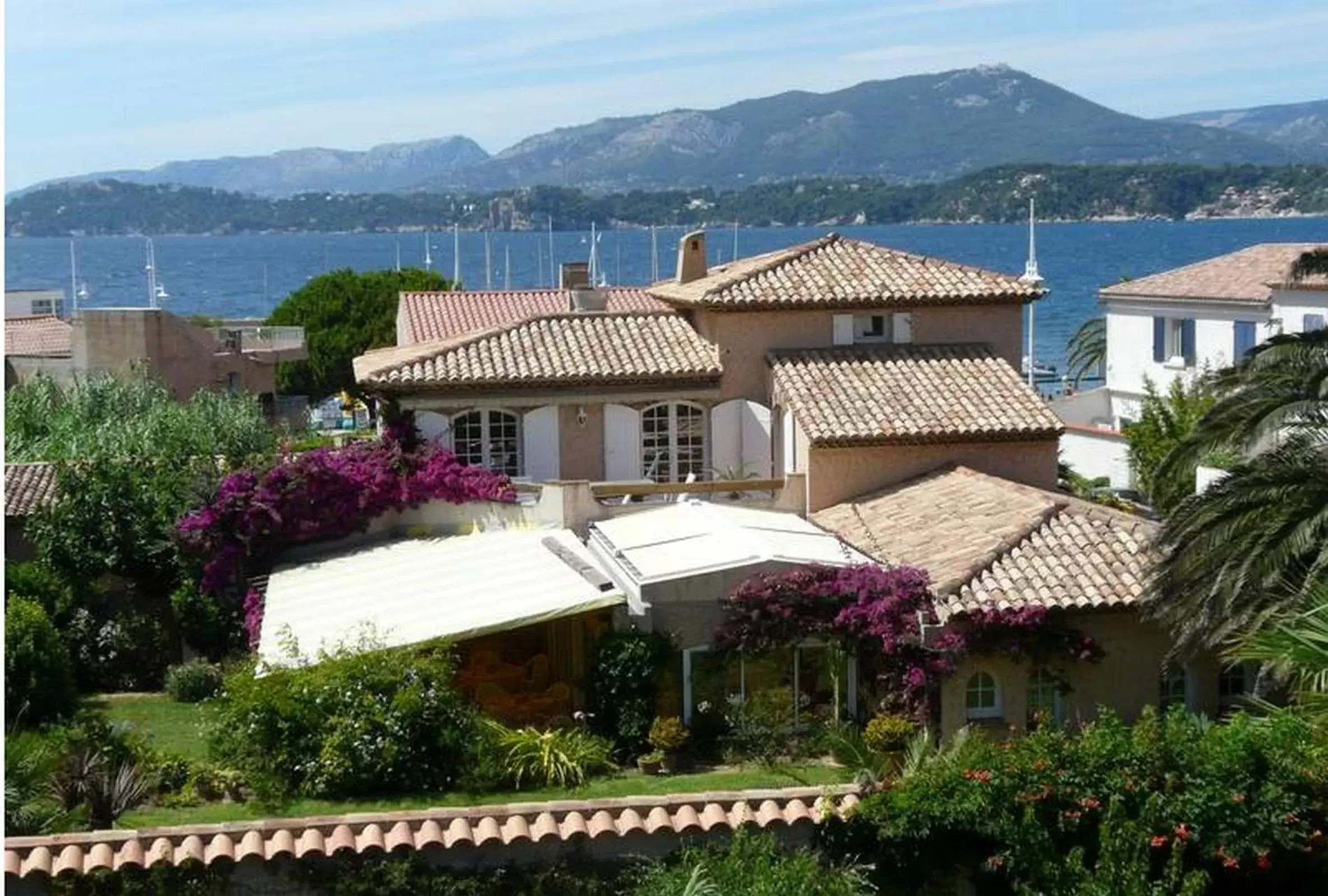 View (from property/room), Mountain View in L' Escapade Hôtel & Restaurant