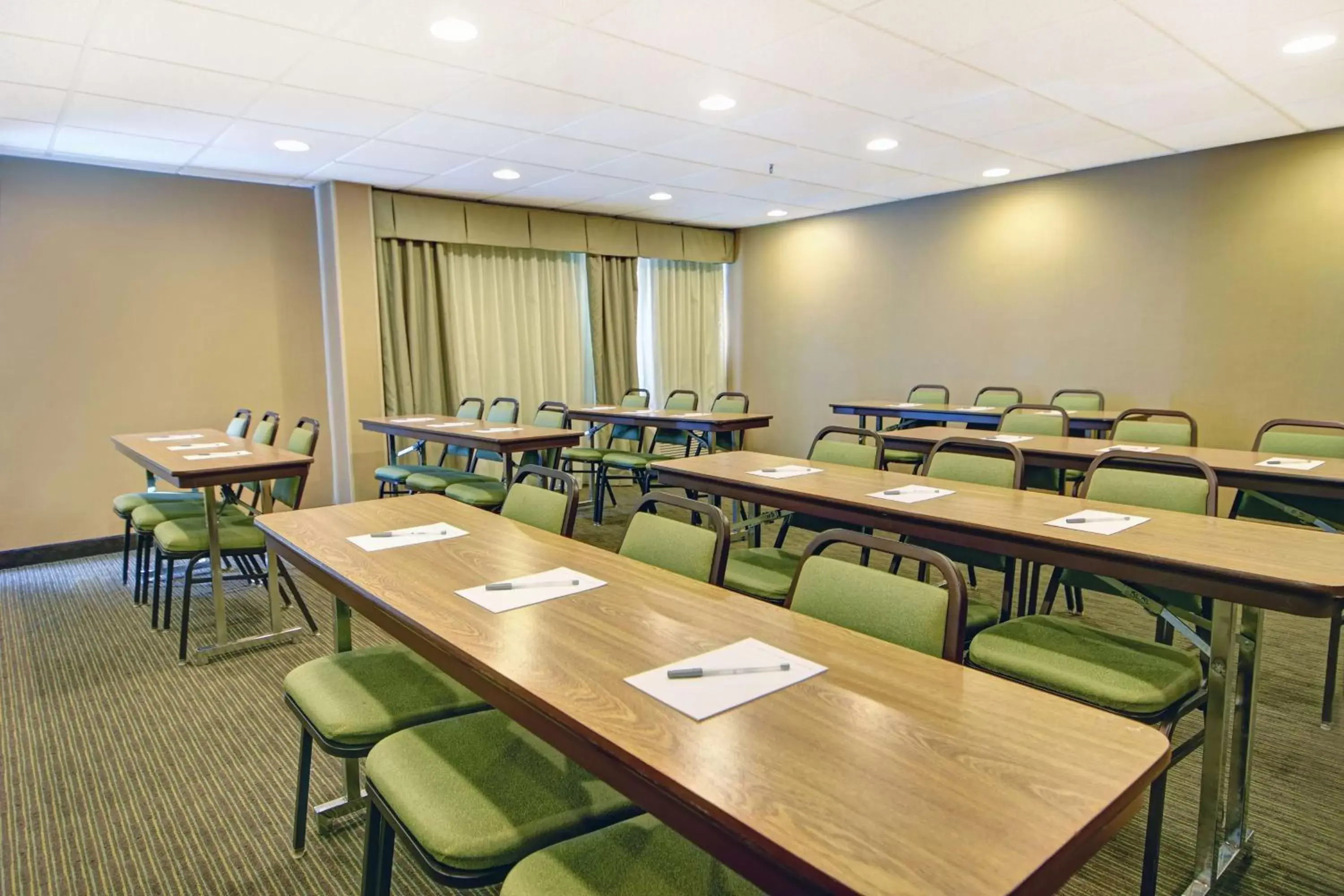 Meeting/conference room in Hampton Inn Kansas City - Airport