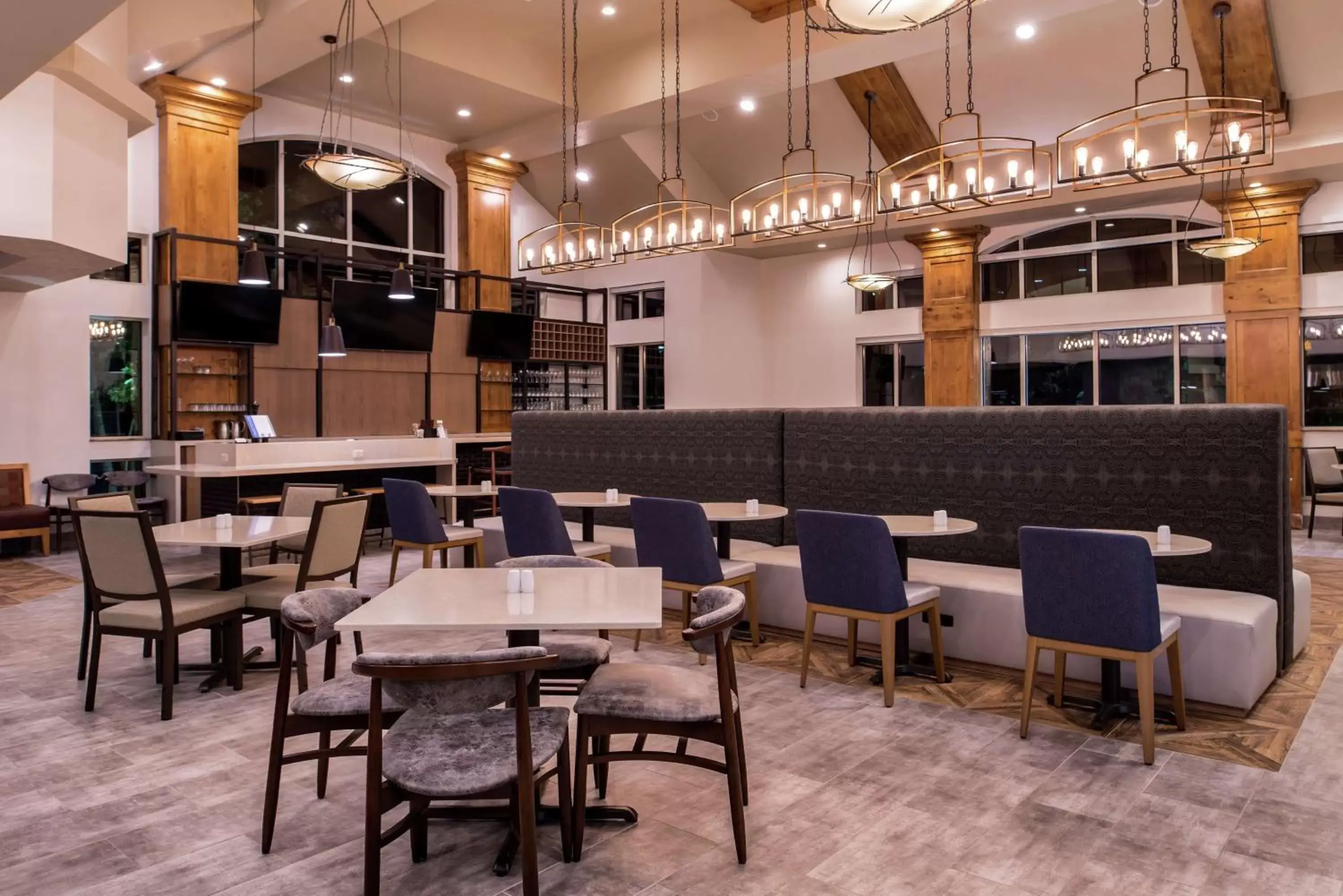 Lounge or bar, Restaurant/Places to Eat in Hilton Garden Inn Bend