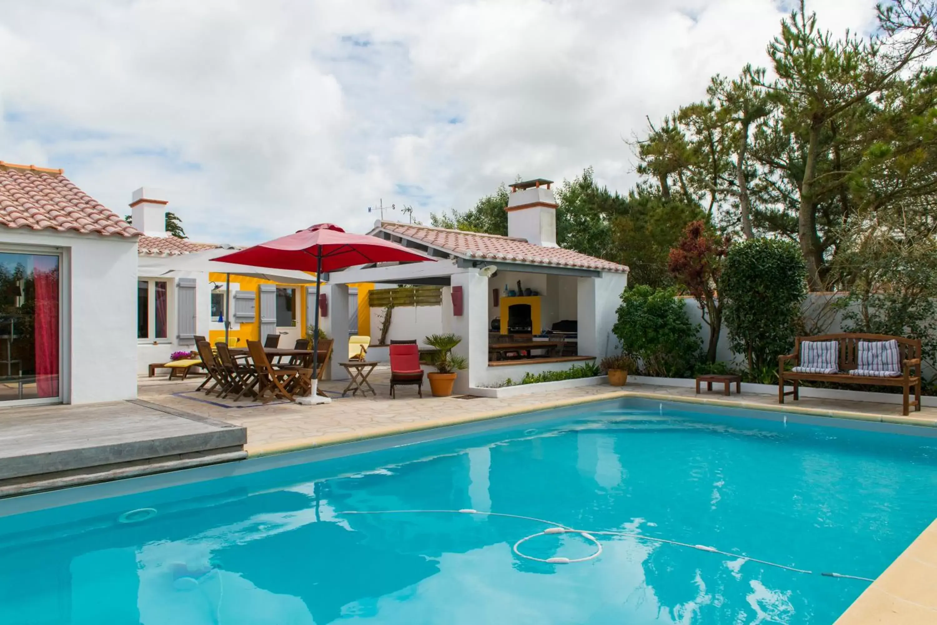 Pool view, Swimming Pool in Les Yeux Bleus Bed & Breakfast