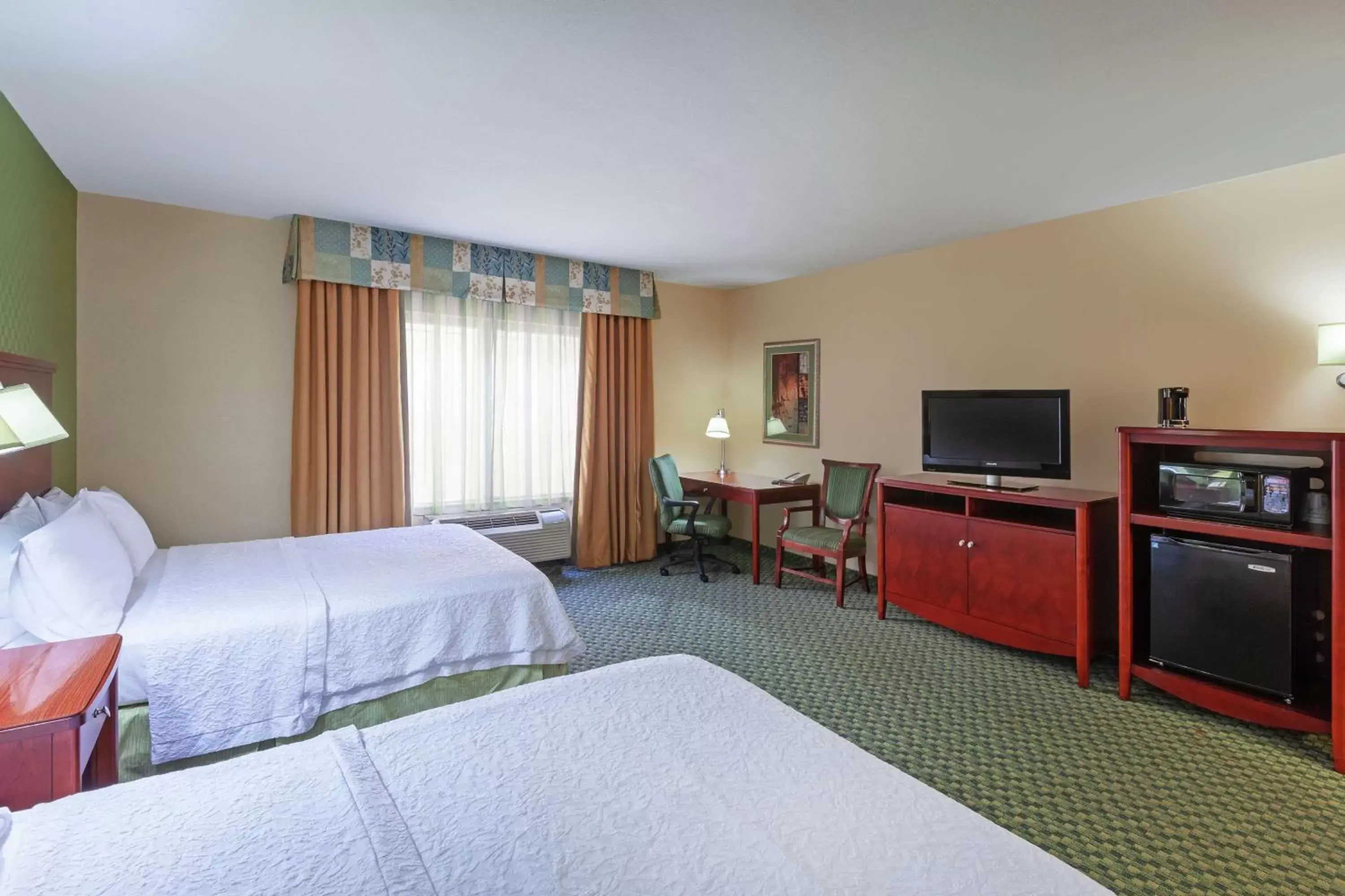 Bedroom, TV/Entertainment Center in Hampton Inn & Suites El Paso West