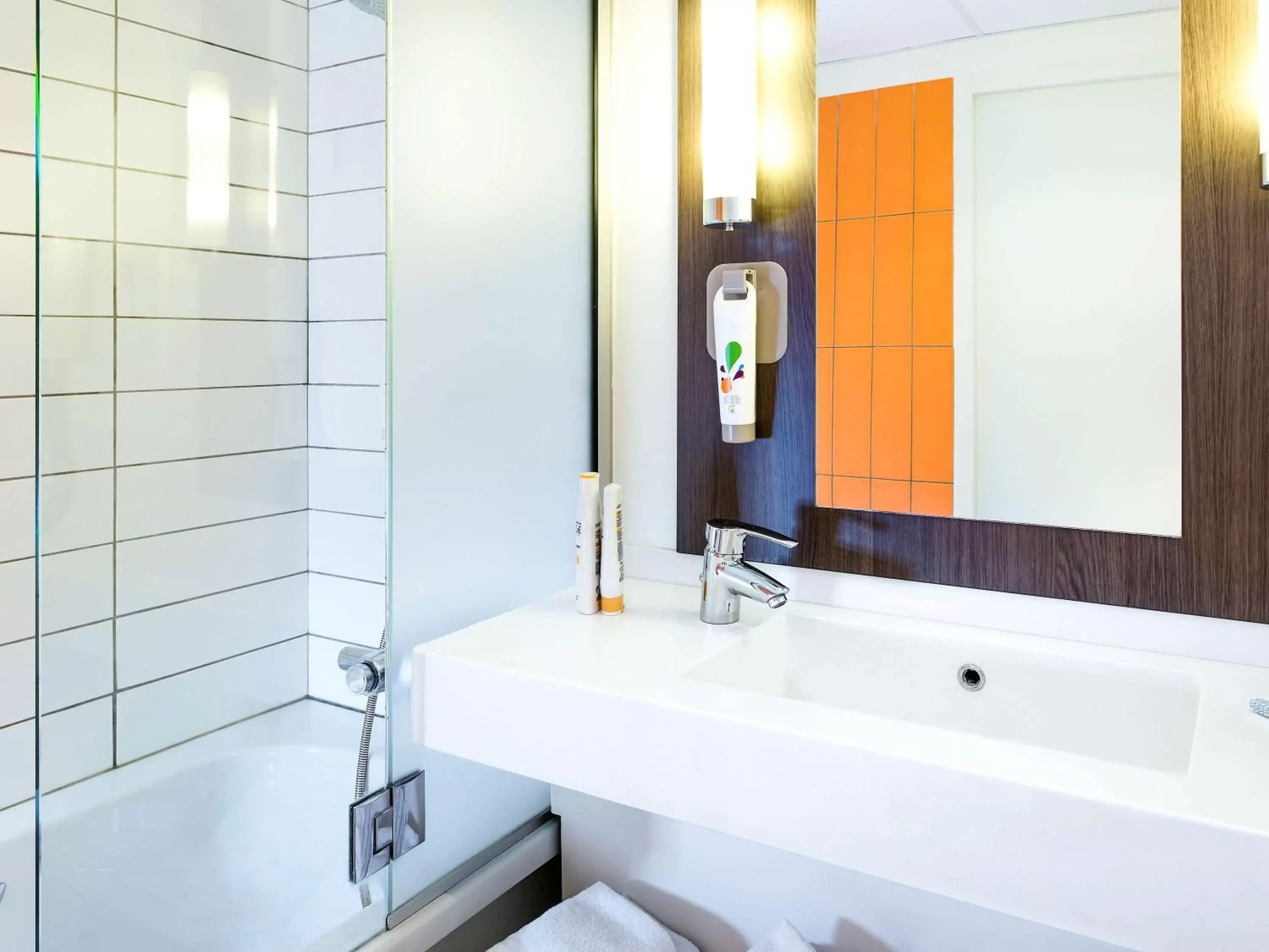 Photo of the whole room, Bathroom in Ibis Styles Lyon Centre - Gare Part Dieu