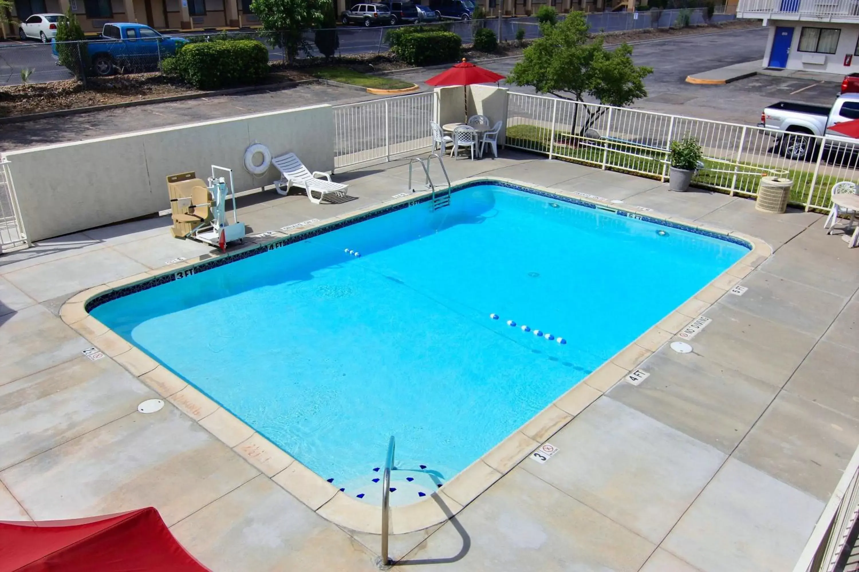 Swimming Pool in Motel 6-Kingsville, TX