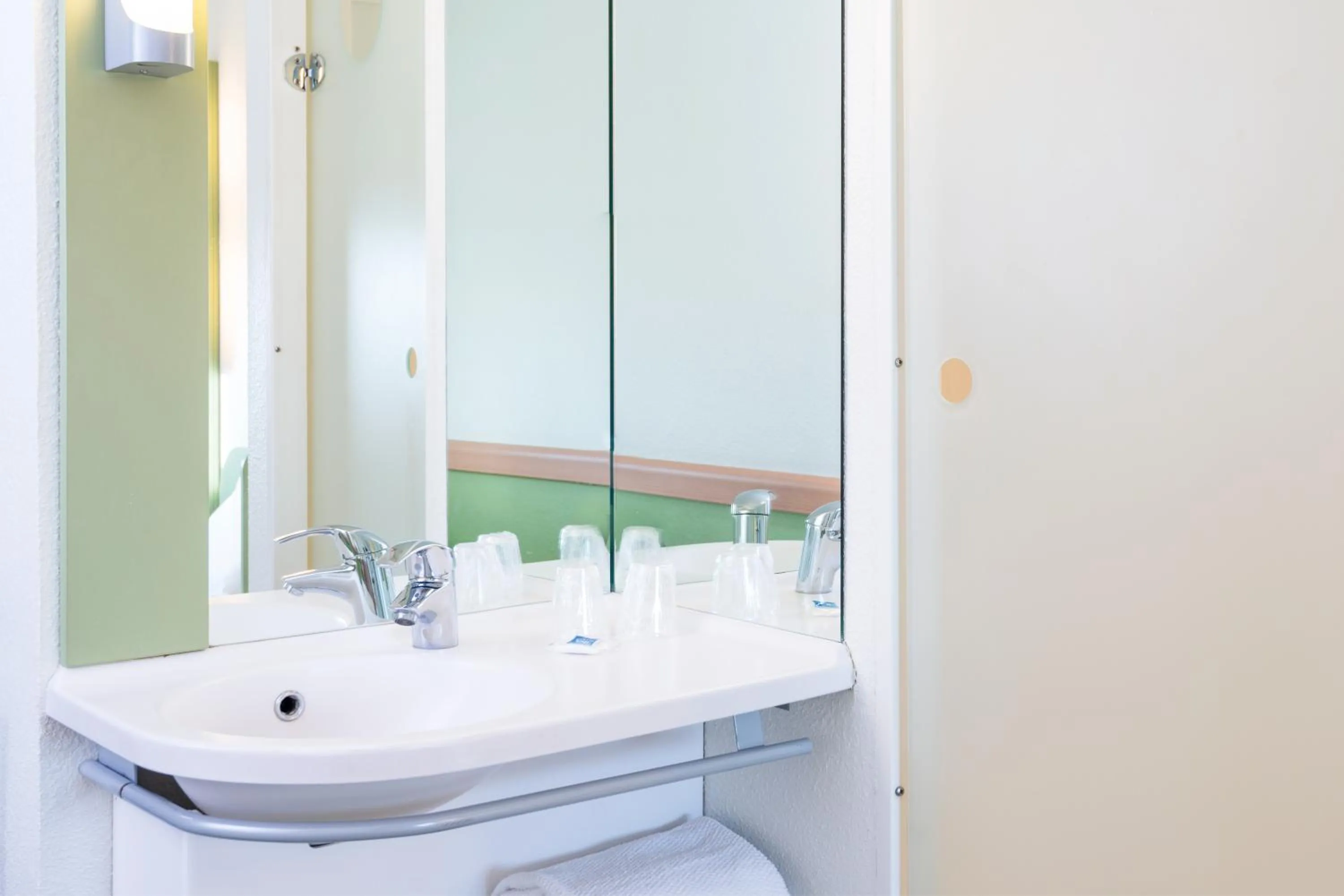 Bathroom in Ibis Budget Vélizy