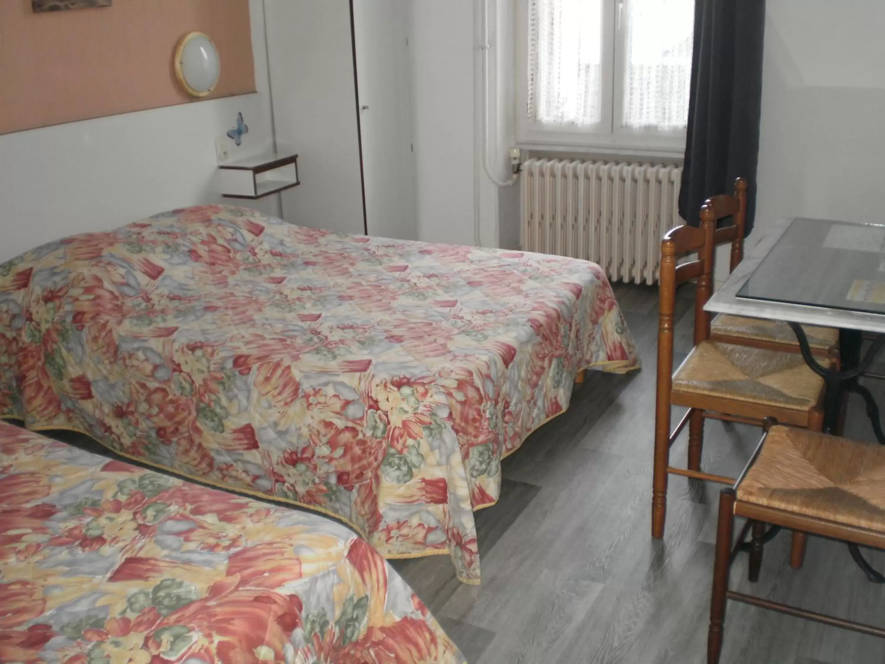 Bedroom, Bed in Hotel De La Gare