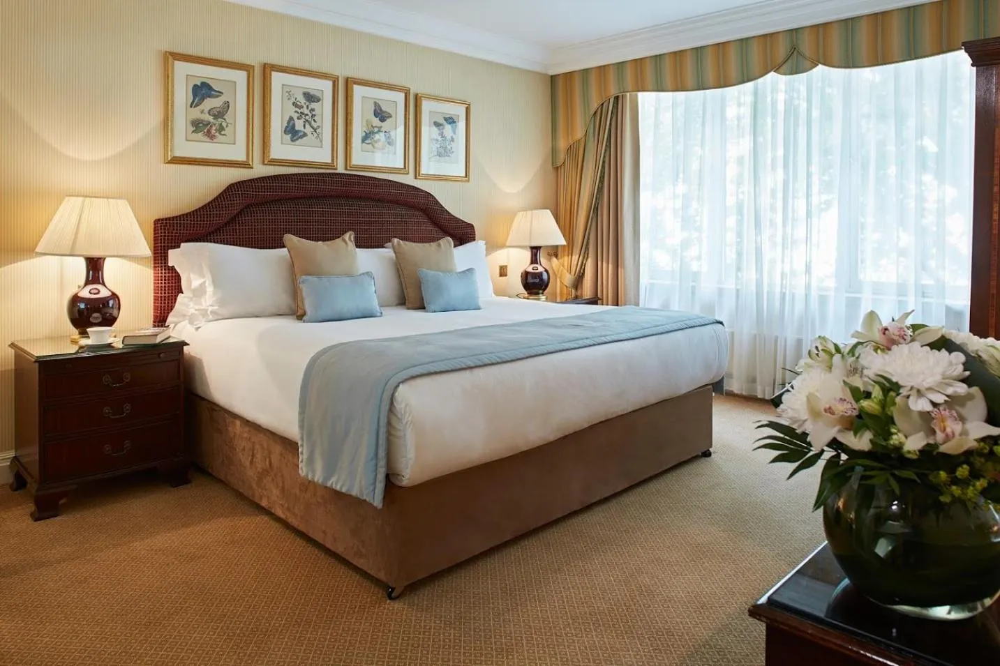 Bedroom, Bed in Cheval Thorney Court at Hyde Park