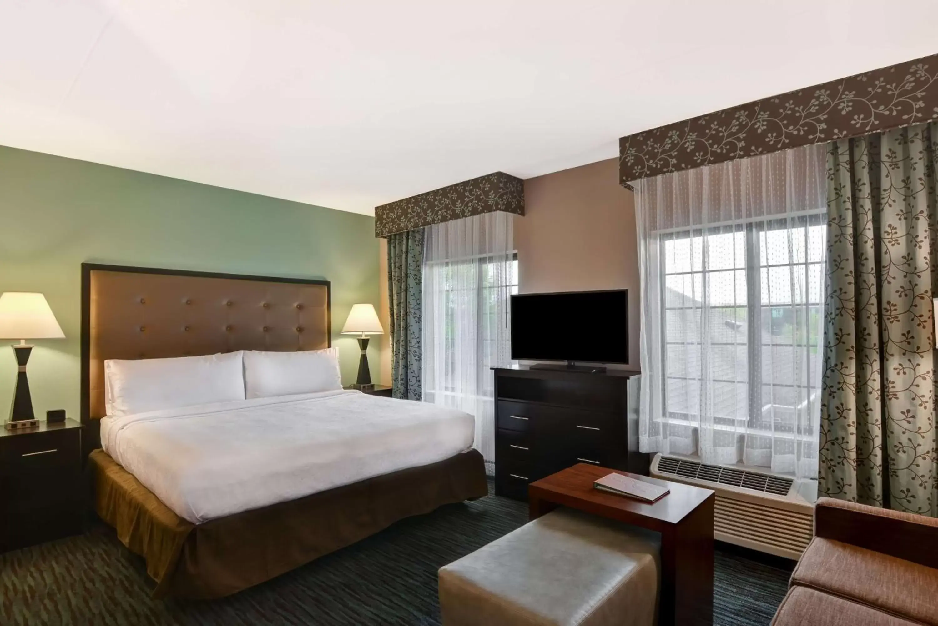 Bedroom, Bed in Homewood Suites by Hilton Aurora Naperville