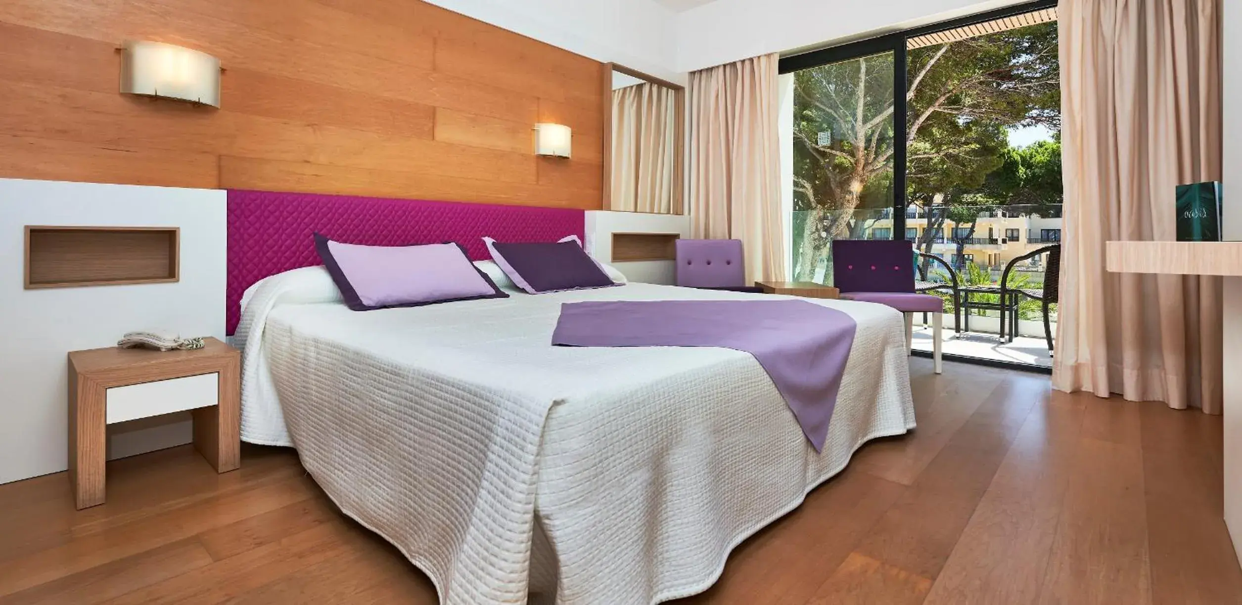 Photo of the whole room, Bed in Hotel & Spa S'Entrador Playa