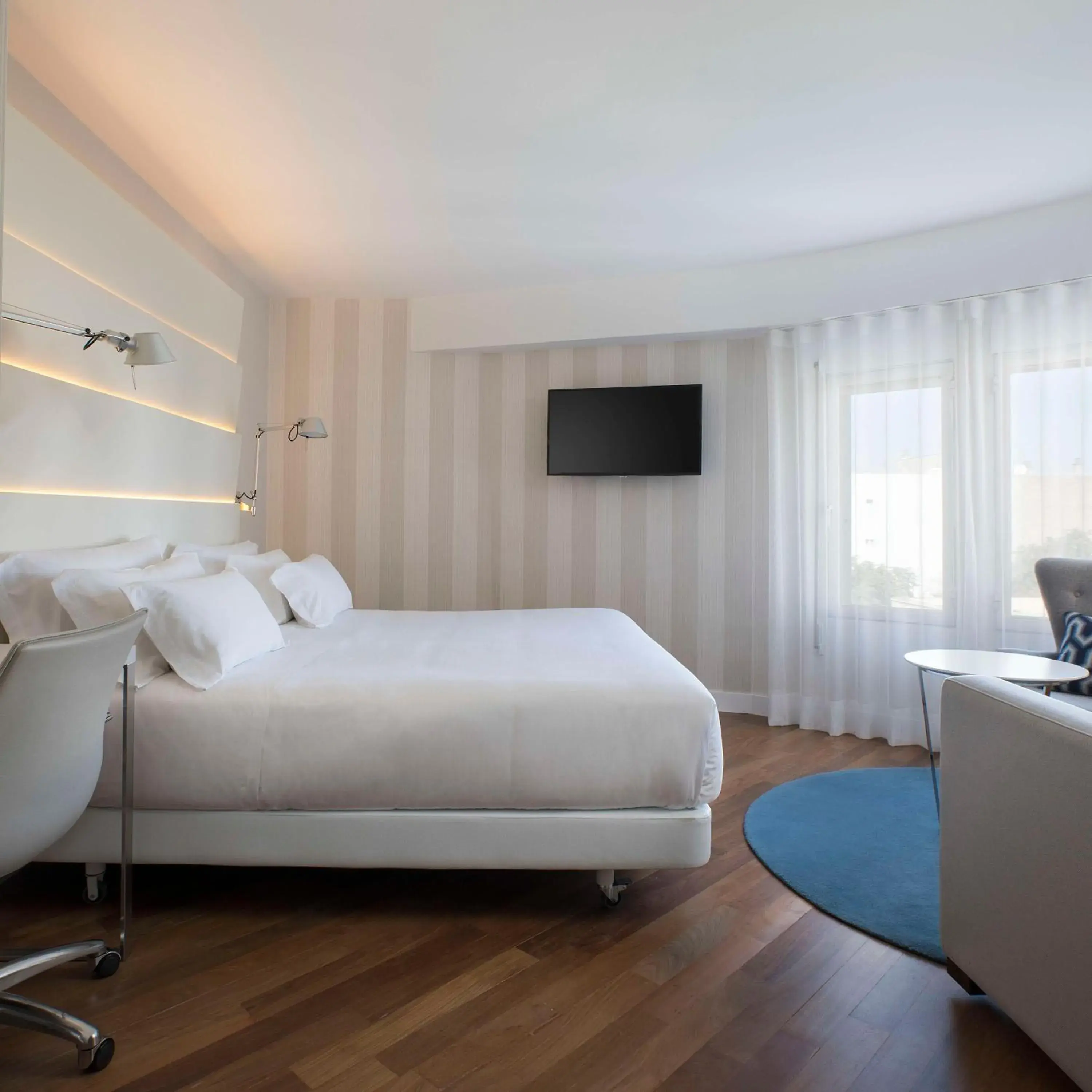 Bedroom, Bed in NH Madrid Balboa
