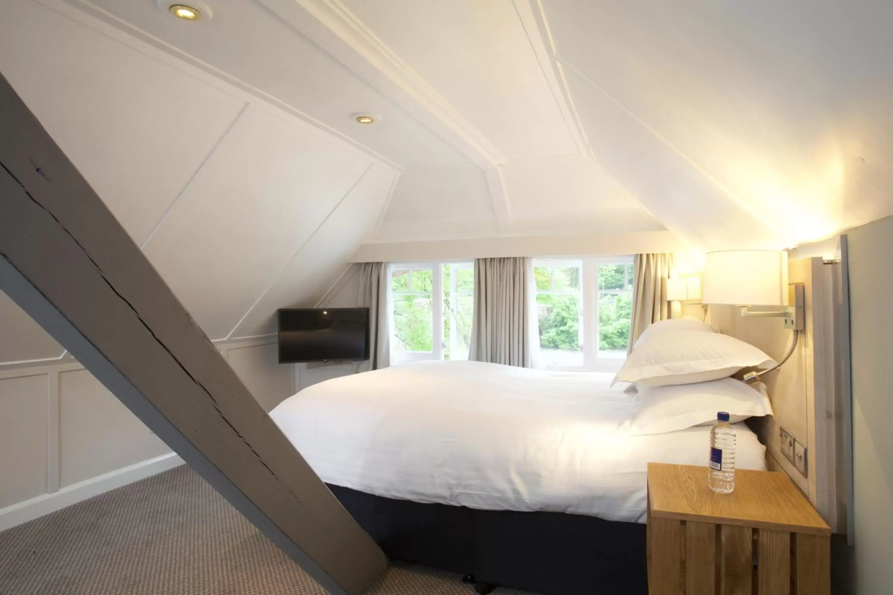 Bedroom, Bed in Fisherman's Cot, Tiverton by Marston's Inns