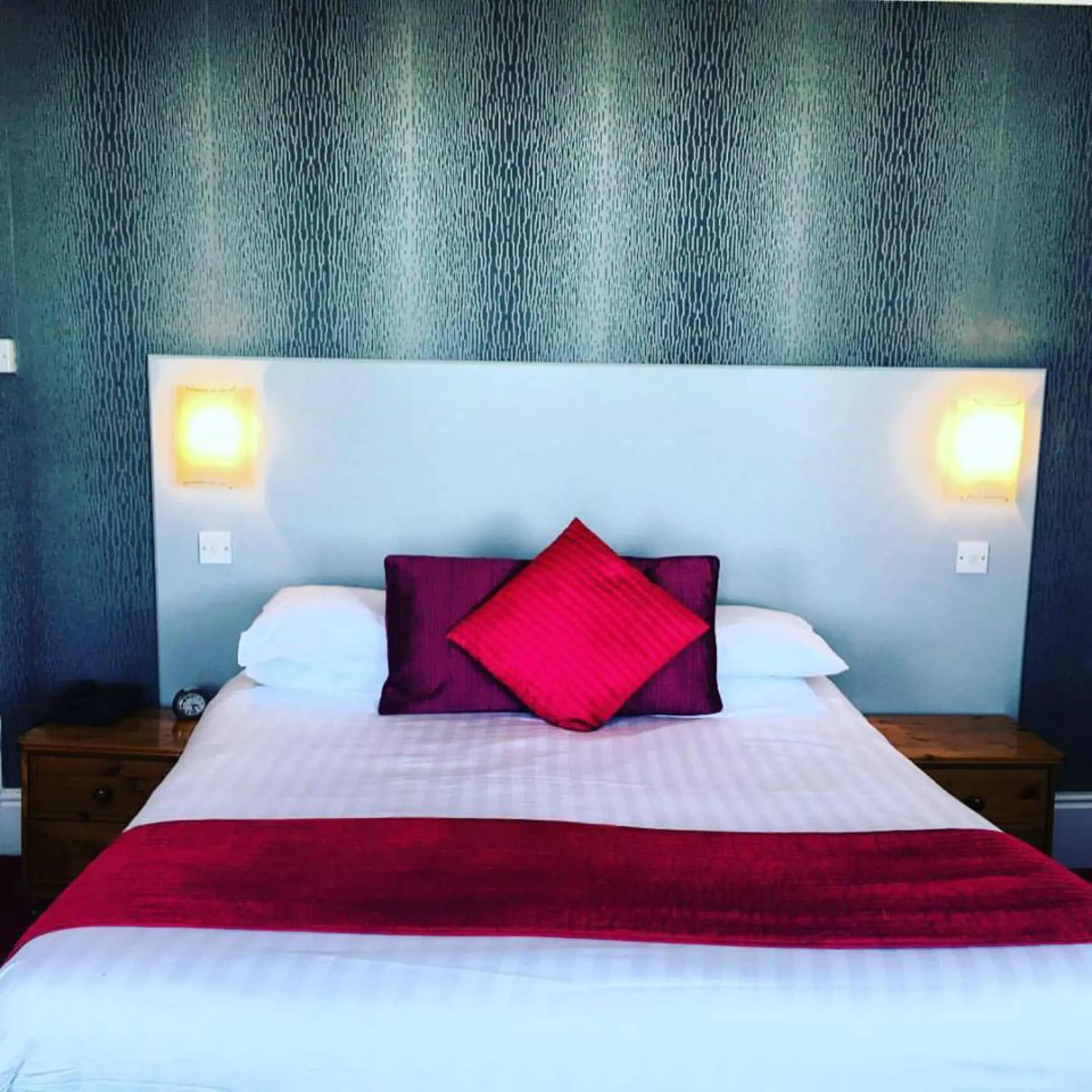 Bedroom, Bed in Harrow Lodge Hotel