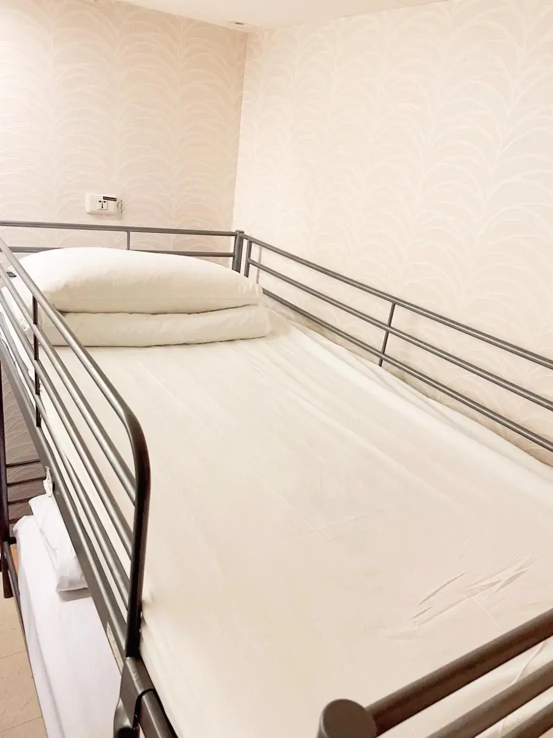 On site, Bed in Single Inn Kaohsiung