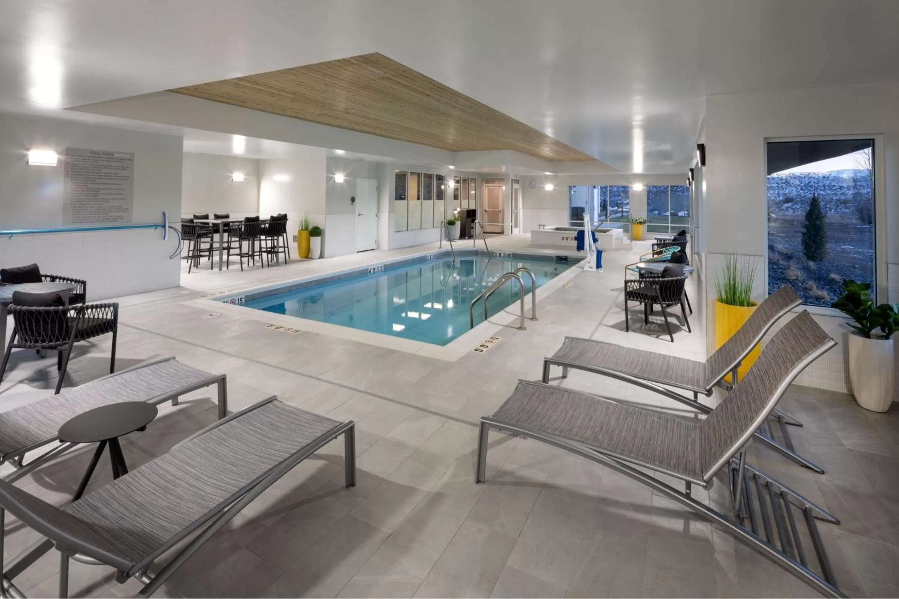 Swimming pool in TownePlace Suites by Marriott Ellensburg