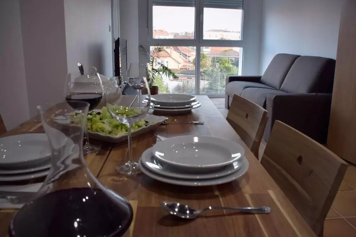 Kitchen or kitchenette, Dining Area in Pincheiro Apartamentos Turísticos