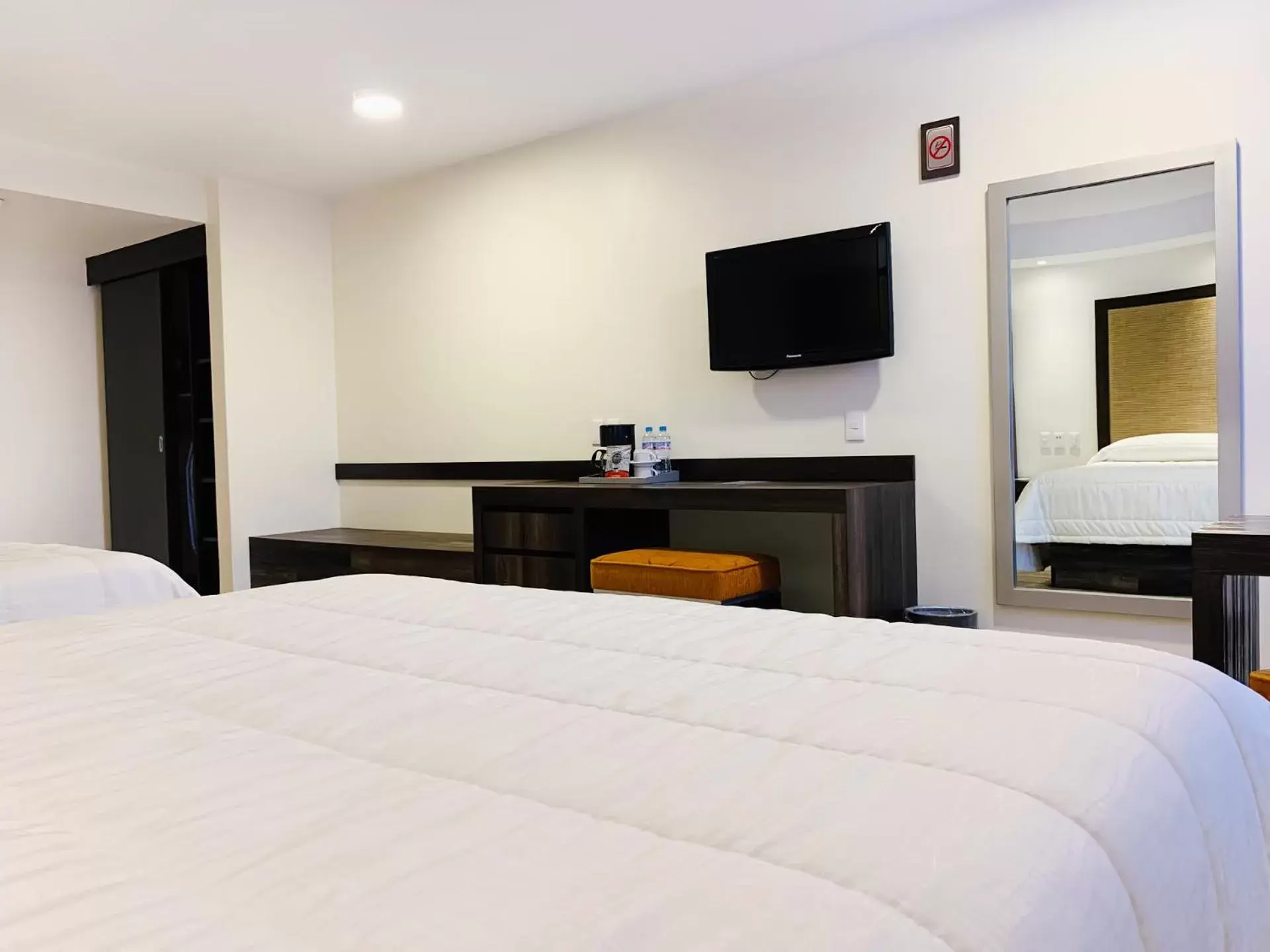 TV and multimedia, Bed in Hotel Lepanto Reforma