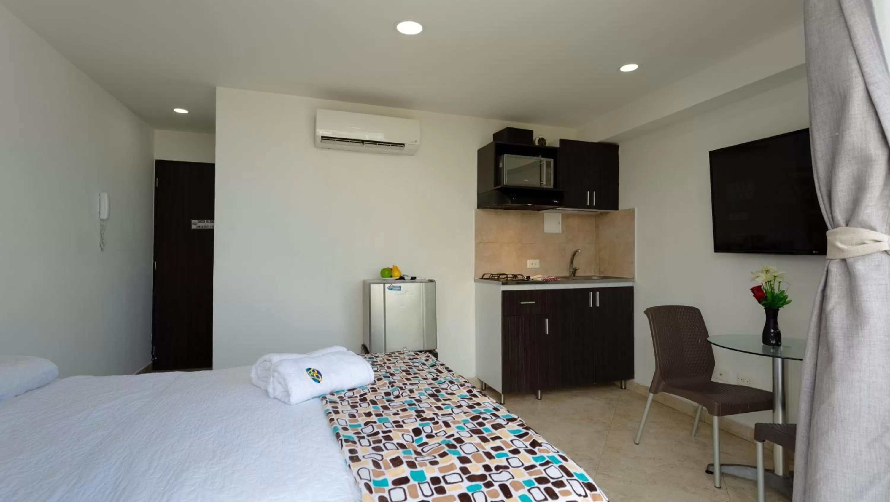 Photo of the whole room, Bed in Hollywood Beach Suite