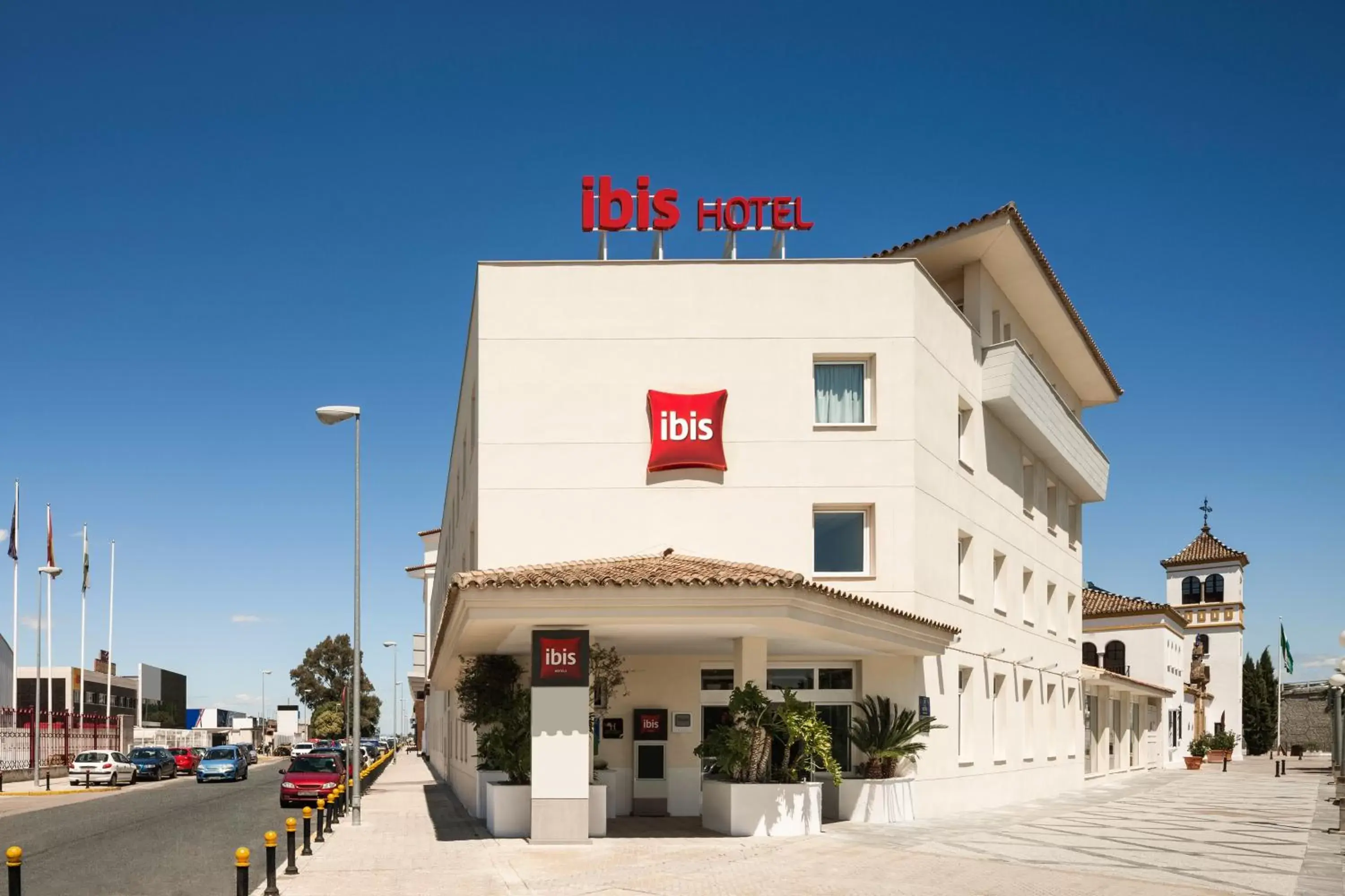 Facade/entrance in Ibis Sevilla Facade/entrance in Ibis Sevilla