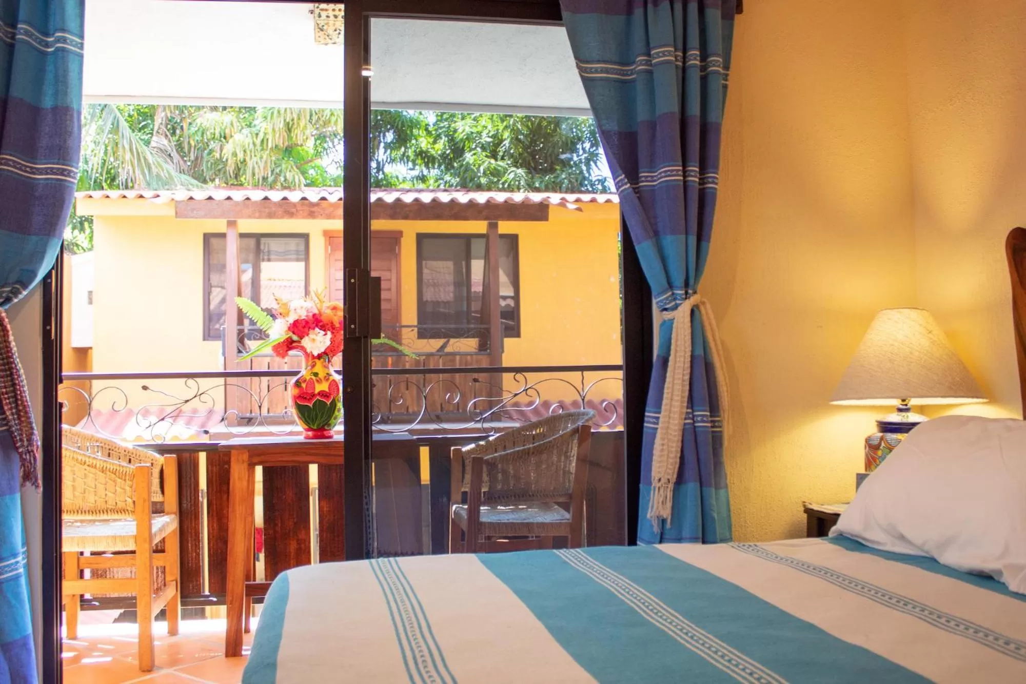 Balcony/Terrace, Bed in Hotel Casamar Suites