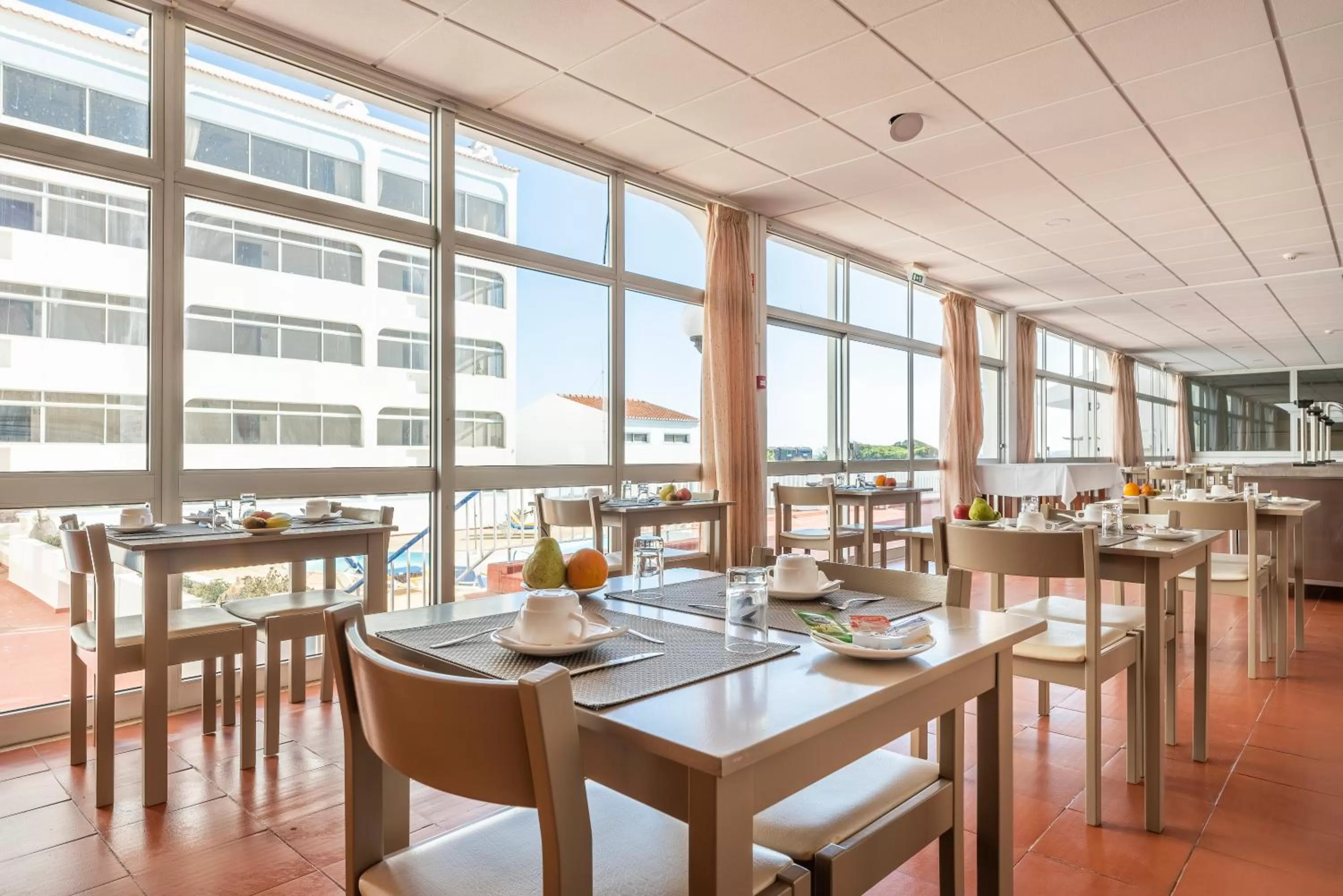 Restaurant/places to eat in Aparthotel Navigator