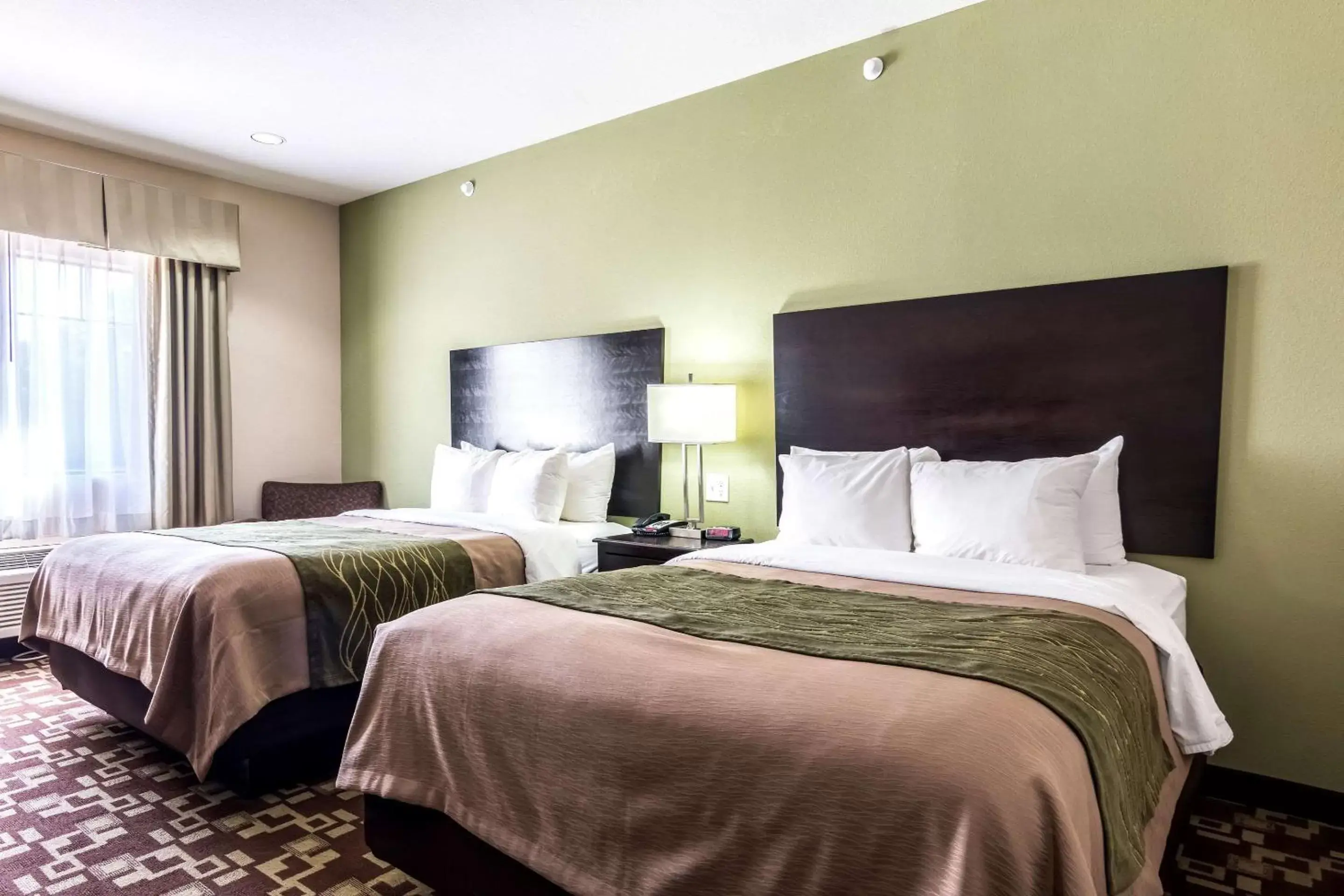 Bed in Comfort Inn & Suites Mansfield