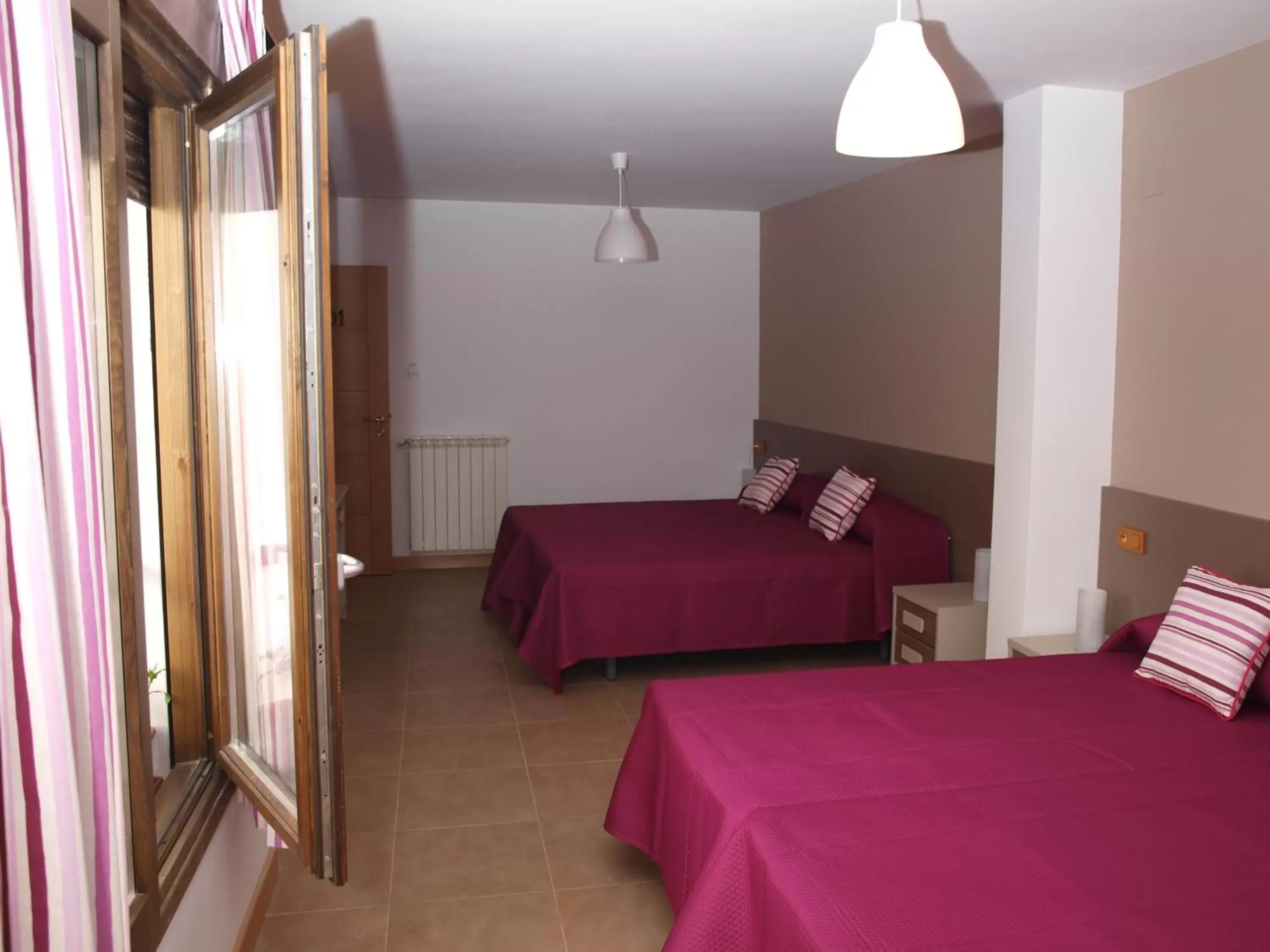 Photo of the whole room, Bed in Hostal La Ribera del Júcar