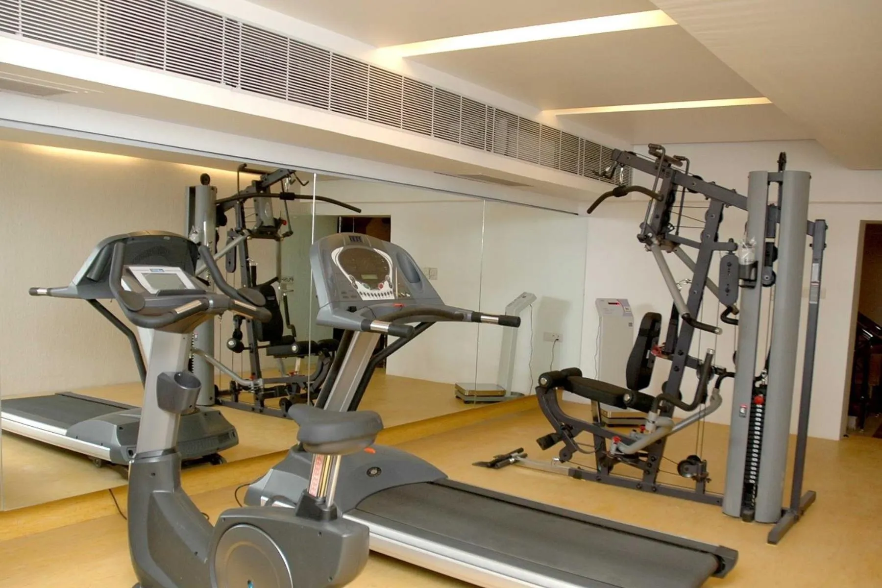 Fitness centre/facilities in Comfort Inn Sunset