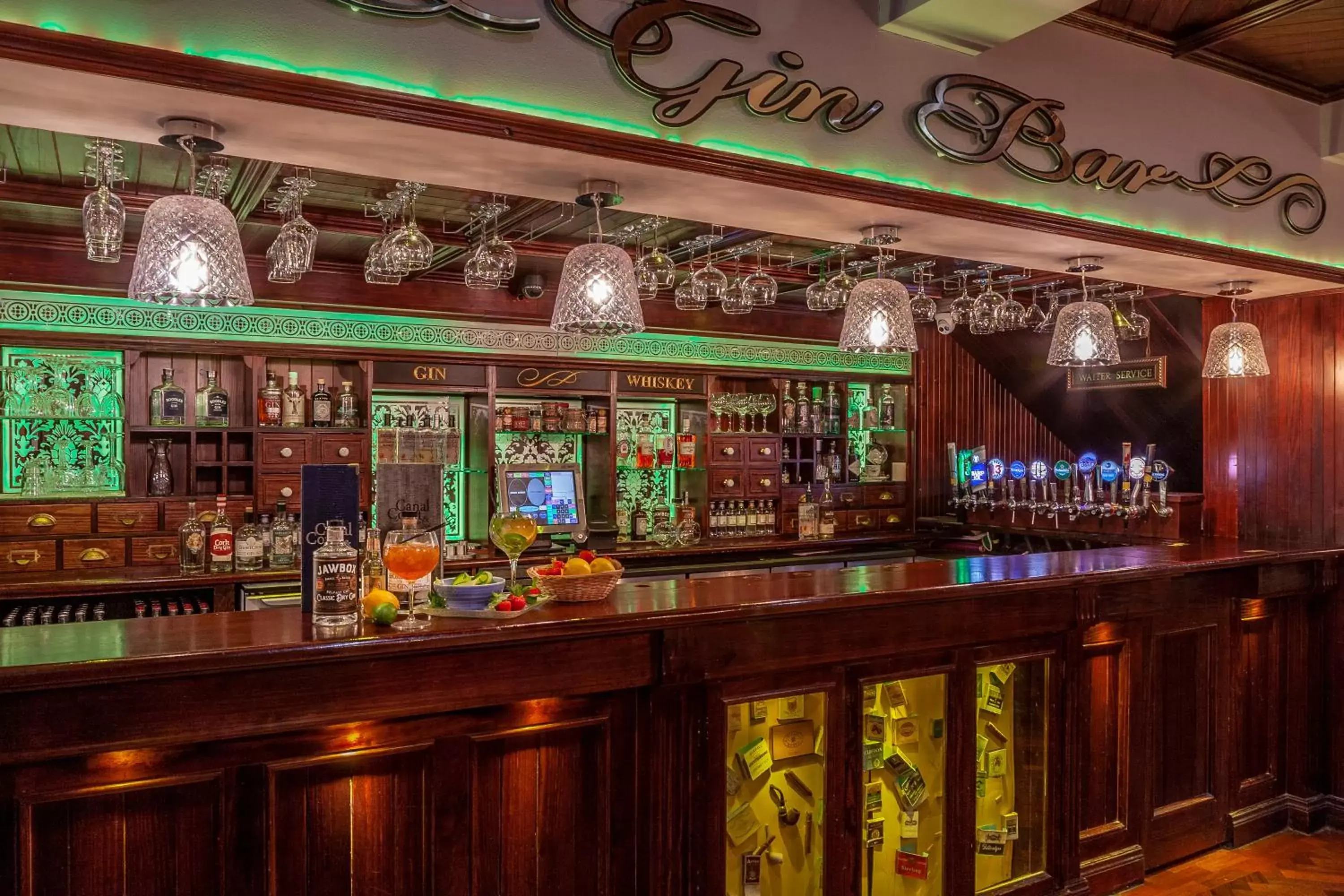 Lounge or bar in Canal Court Lounge or bar in Canal Court