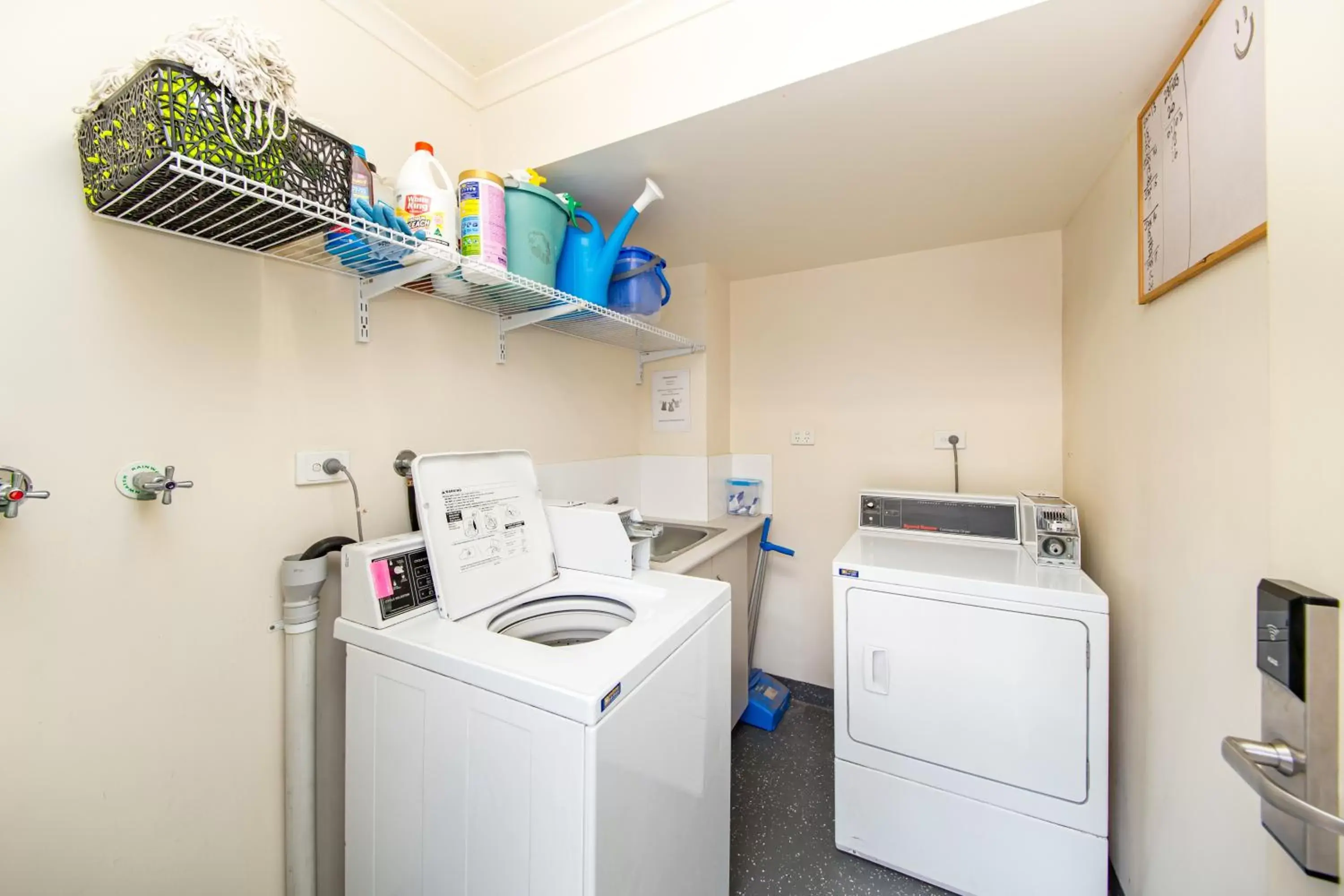 Property building, Kitchen/Kitchenette in Dalby Fairway Motor Inn