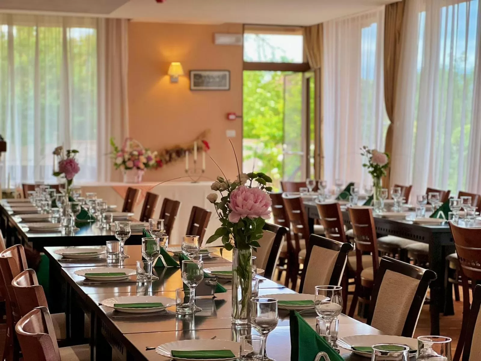 Restaurant/places to eat in Hotel Oxford By TimHotels