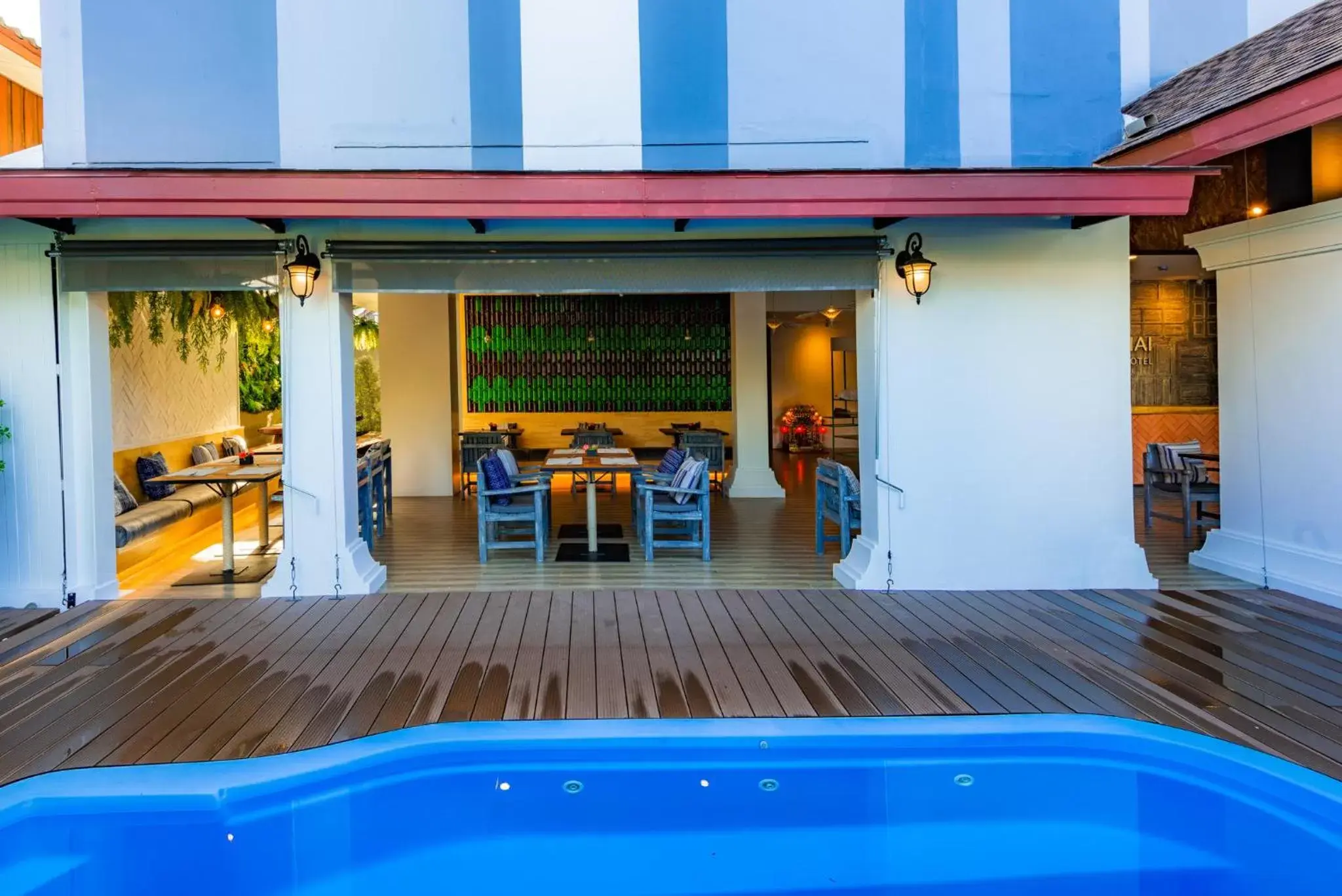 Swimming pool in Luck Thai Hotel Swimming pool in Luck Thai Hotel