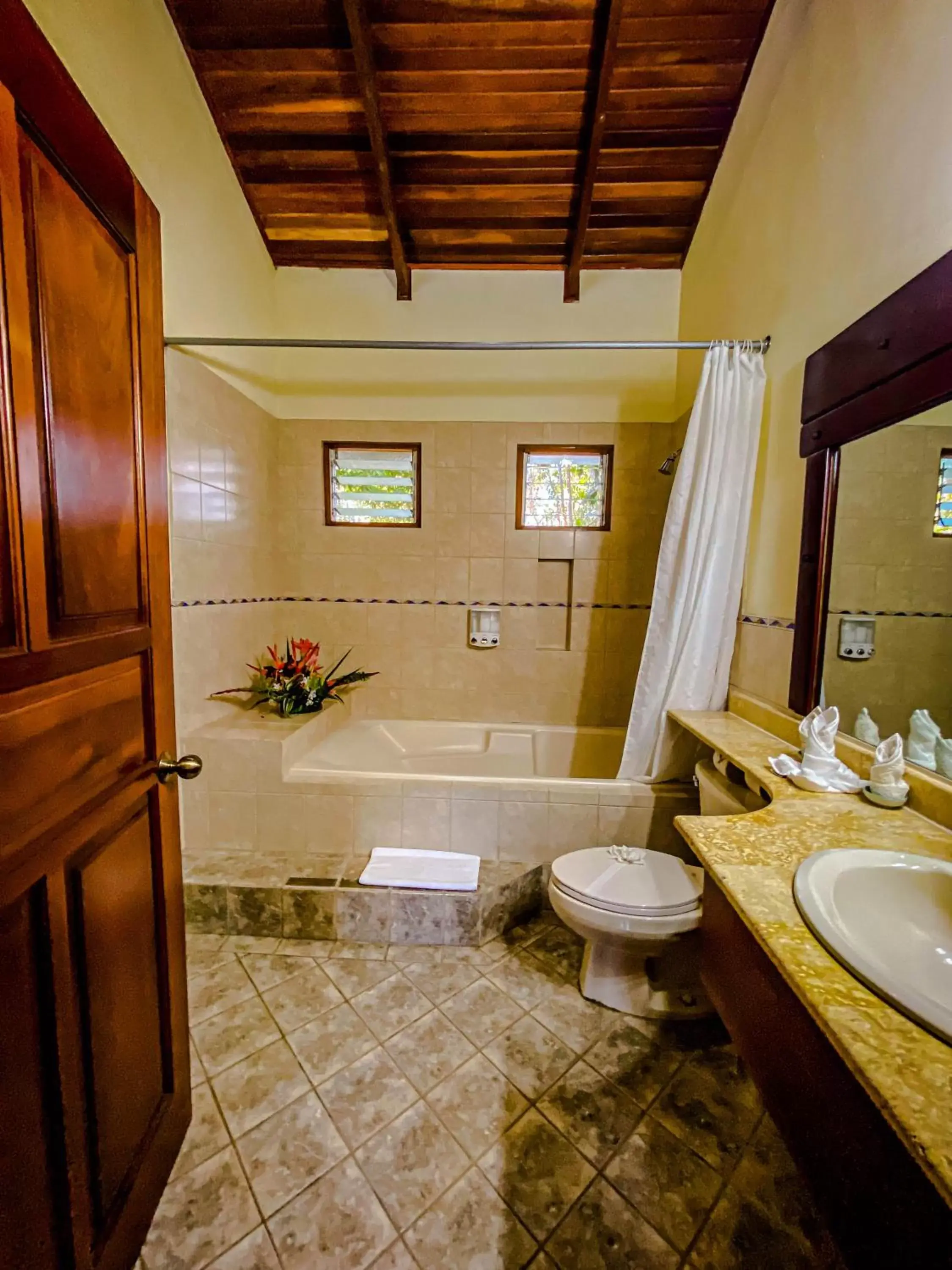 Bathroom in Jaco Hotel DoceLunas