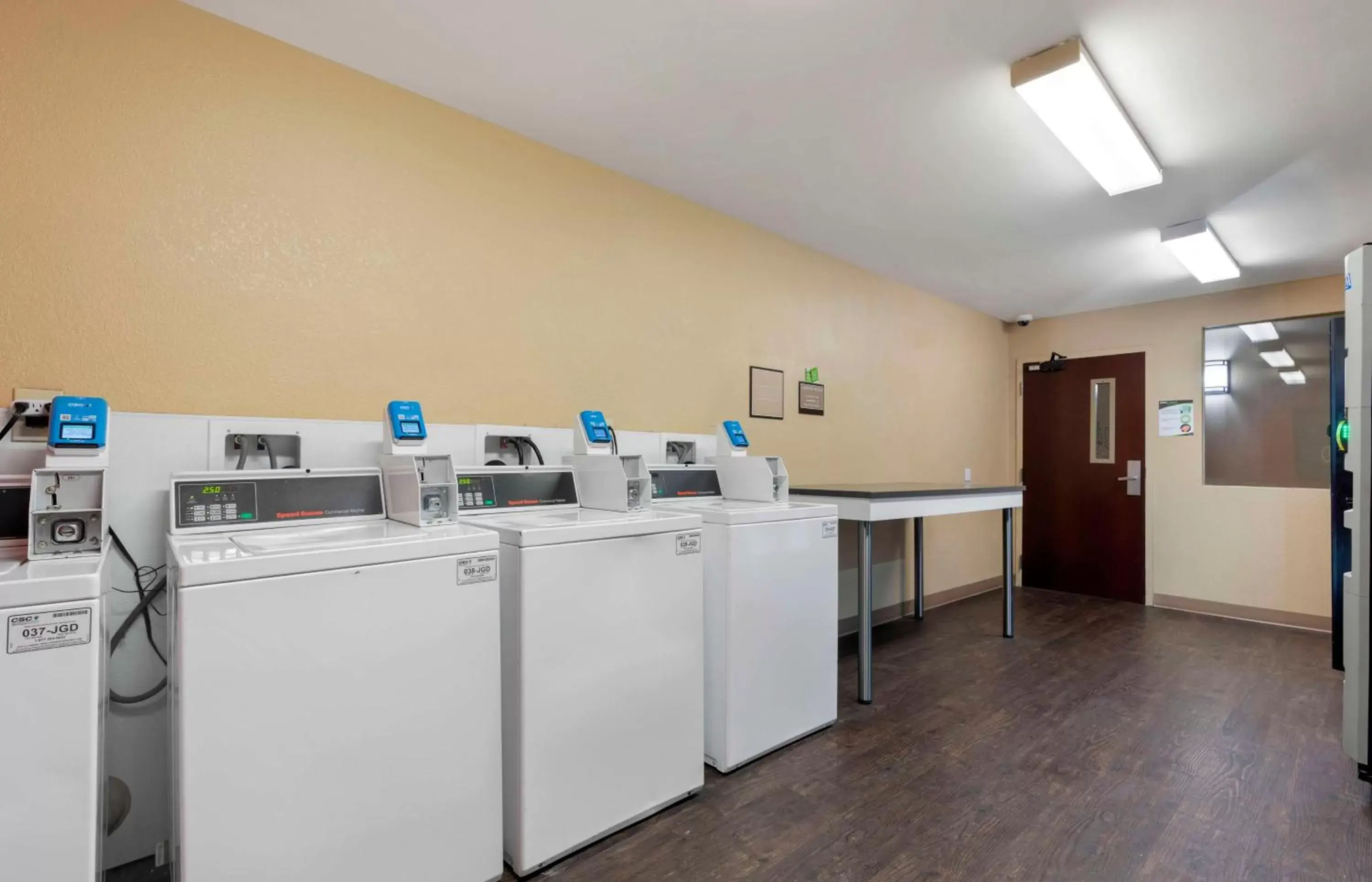 Property building, Kitchen/Kitchenette in Extended Stay America Suites - Stockton - March Lane