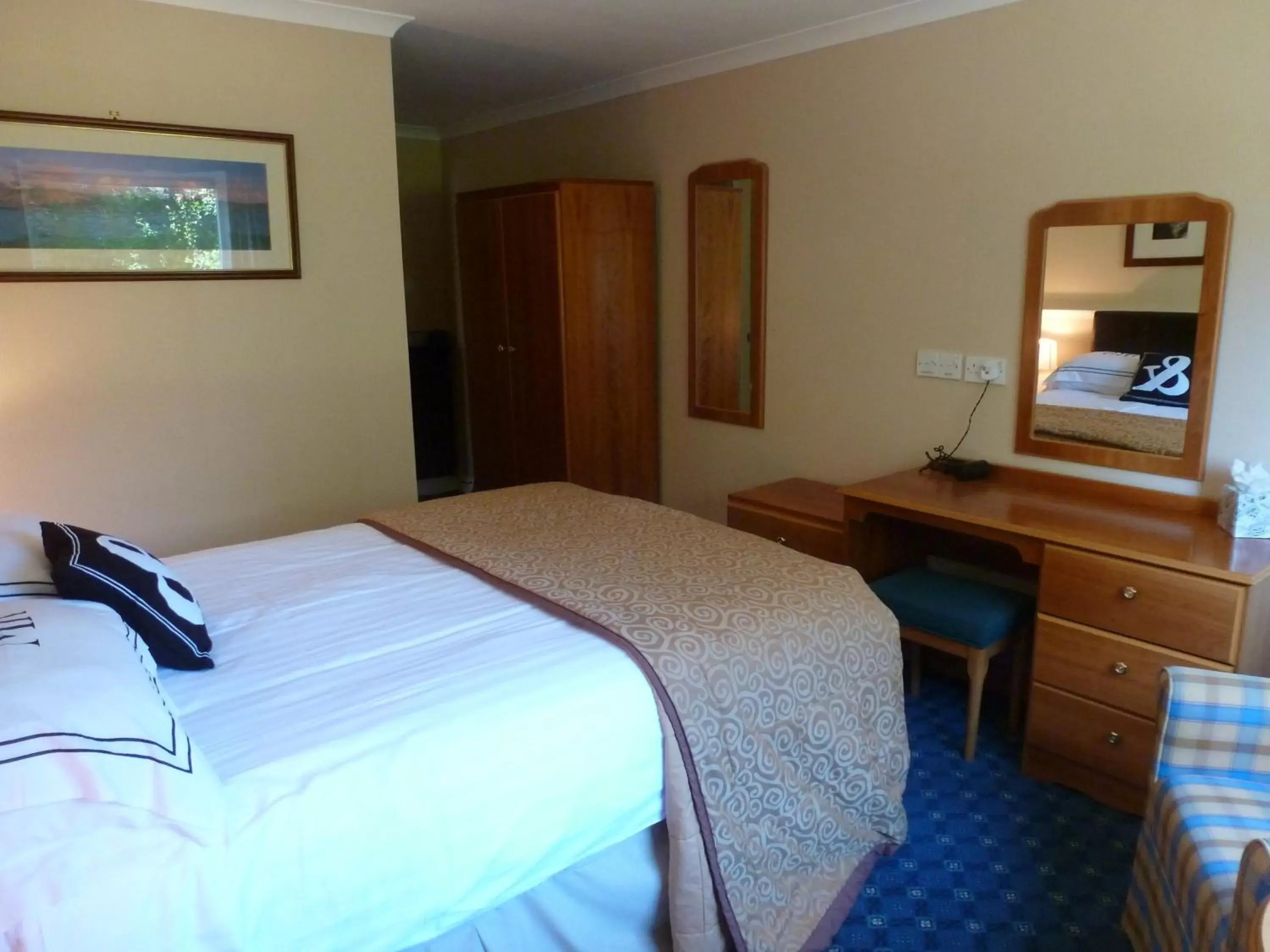 Single Room in Norseman Hotel