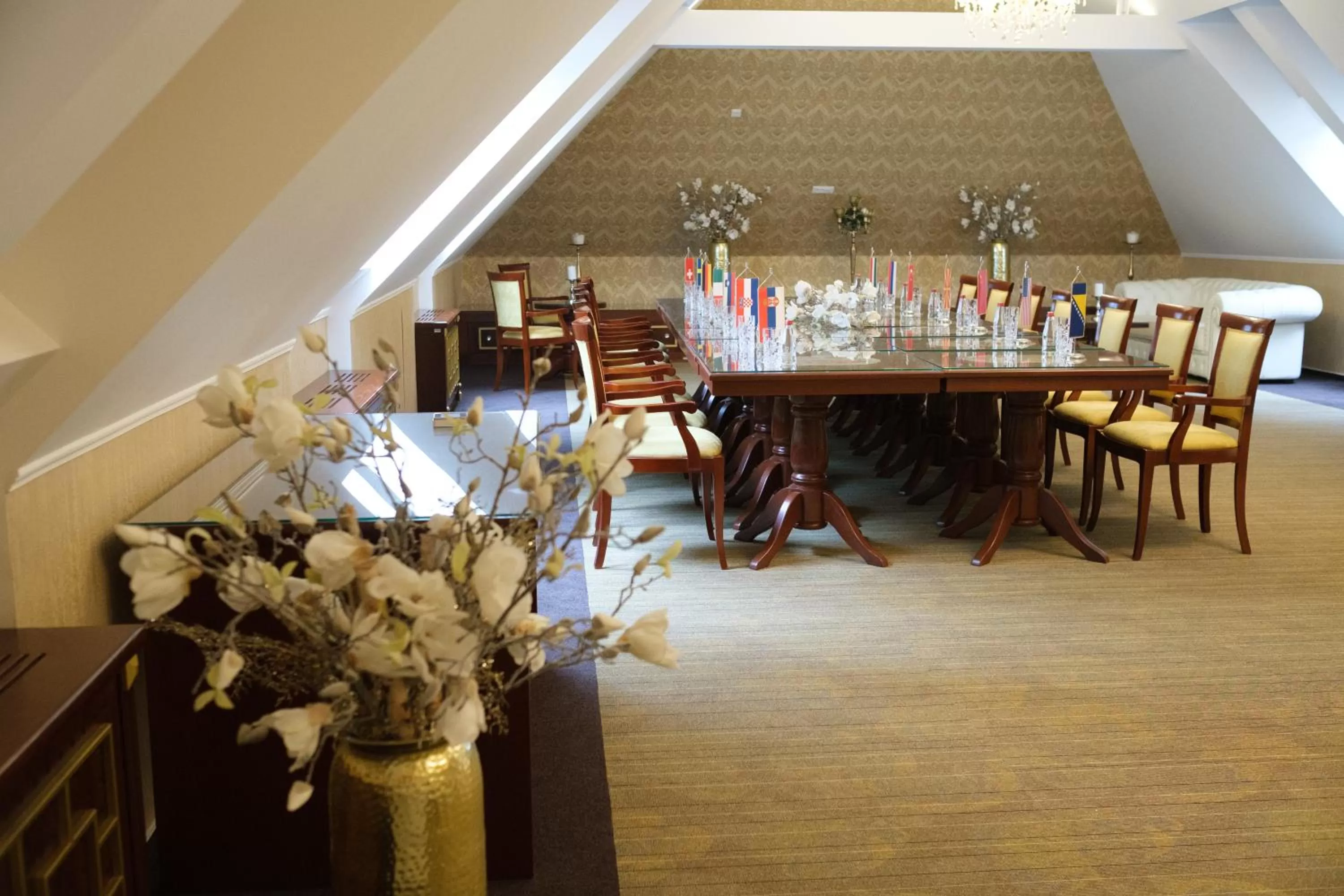 Restaurant/places to eat in Integra Hotel