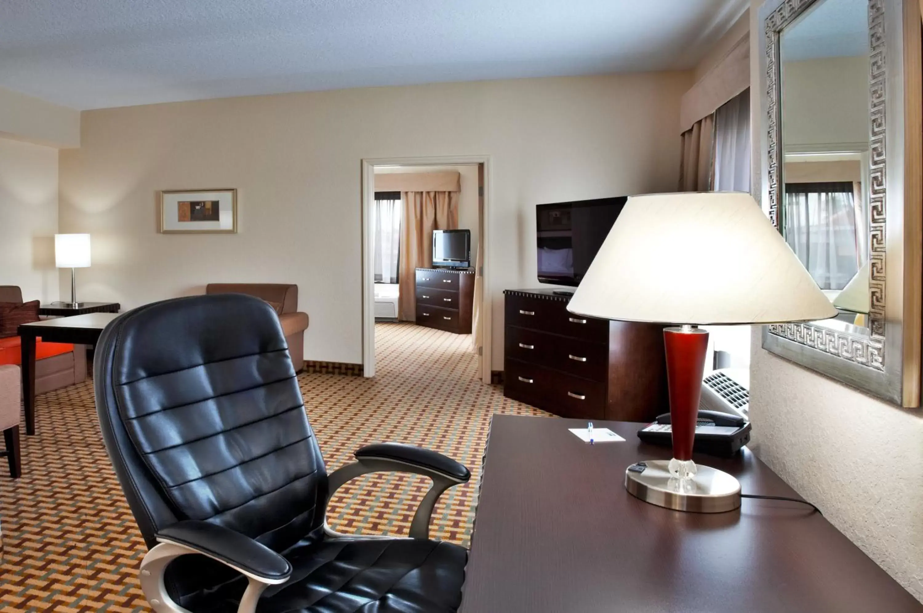 Photo of the whole room, Seating Area in Holiday Inn Express Orlando-Ocoee East, an IHG Hotel