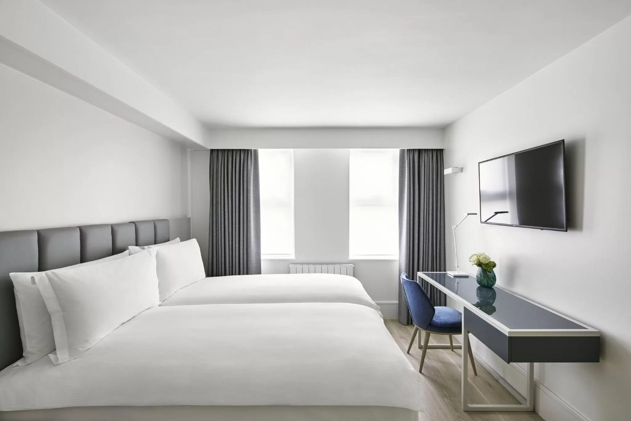 Photo of the whole room, Bed in COMO Metropolitan London