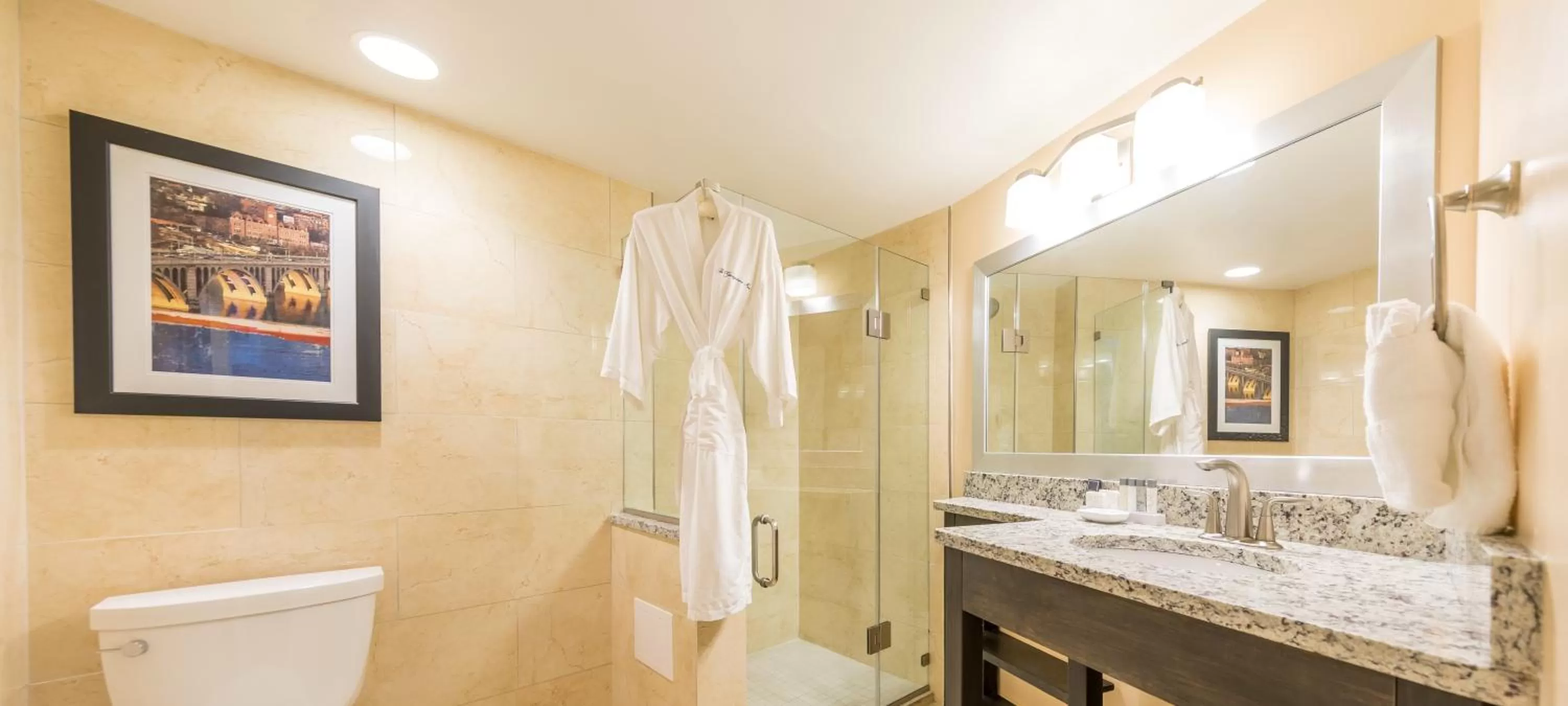 Shower in The Georgetown Inn