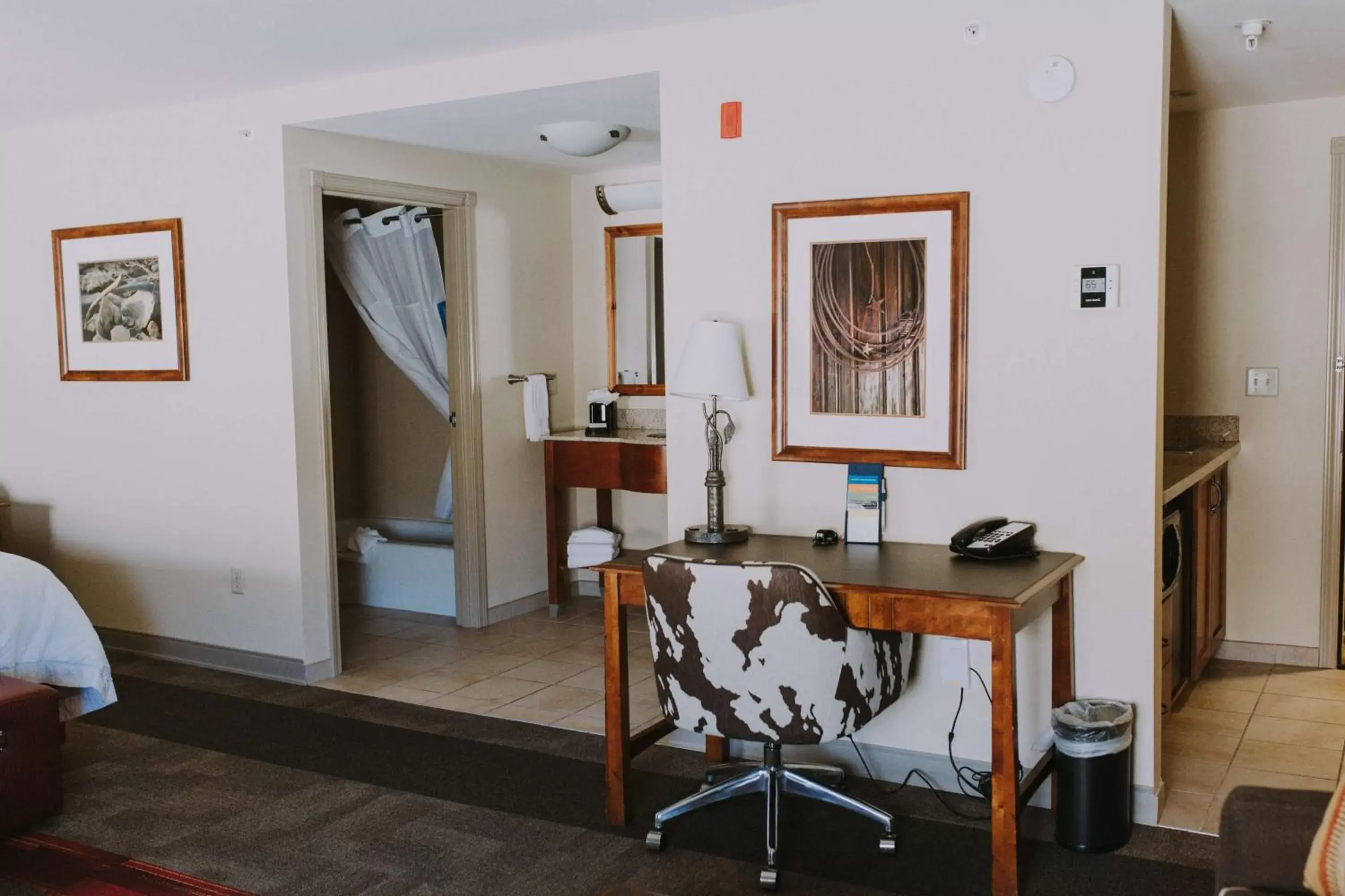 Bedroom, Dining Area in Hampton Inn & Suites Green River