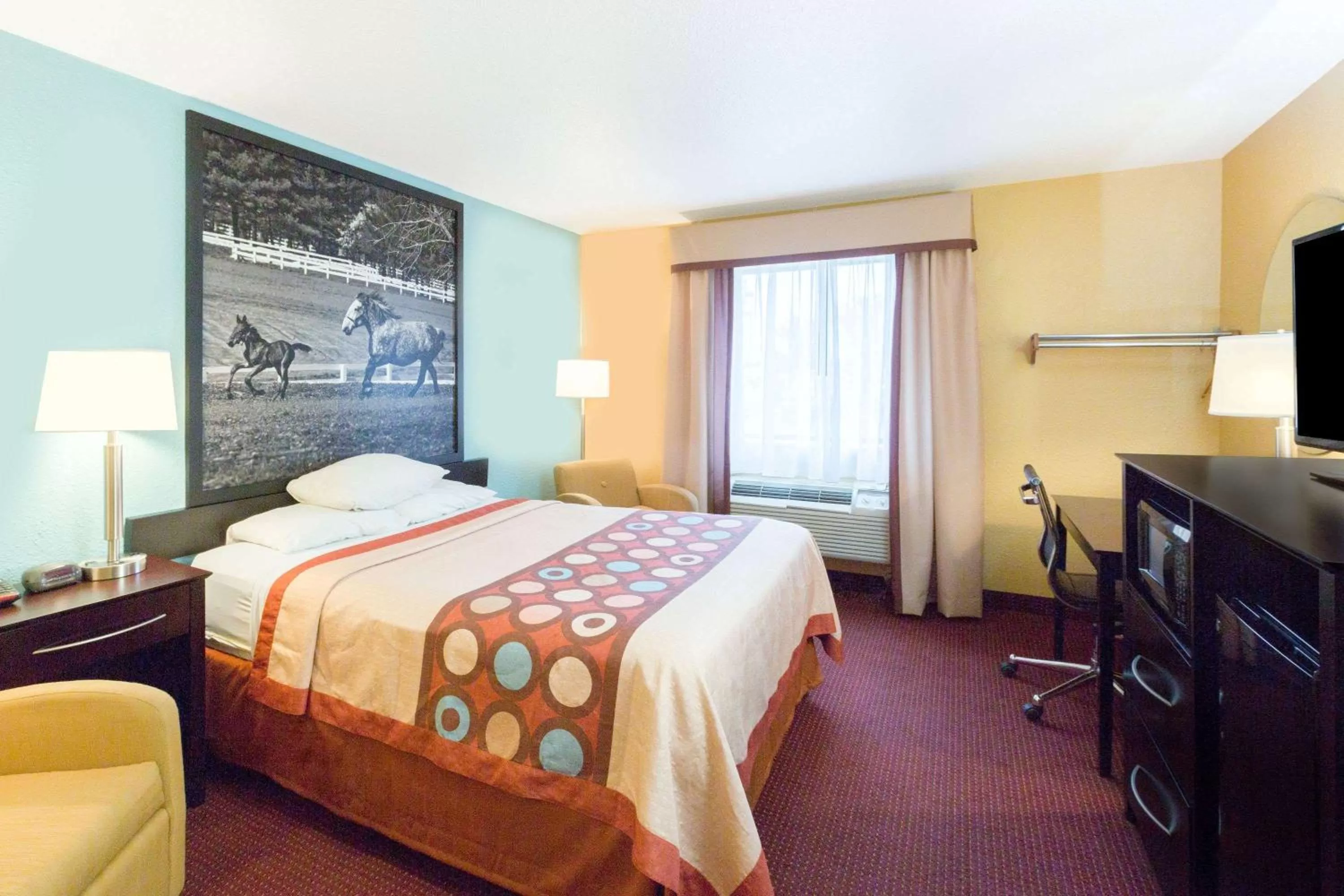 Photo of the whole room, Bed in Super 8 by Wyndham Richmond