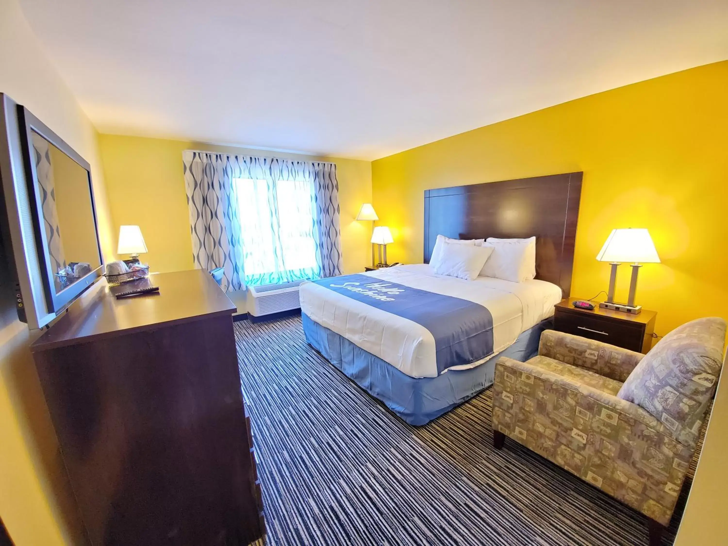 Photo of the whole room, Bed in Days Inn by Wyndham Atlanta/Southlake/Morrow