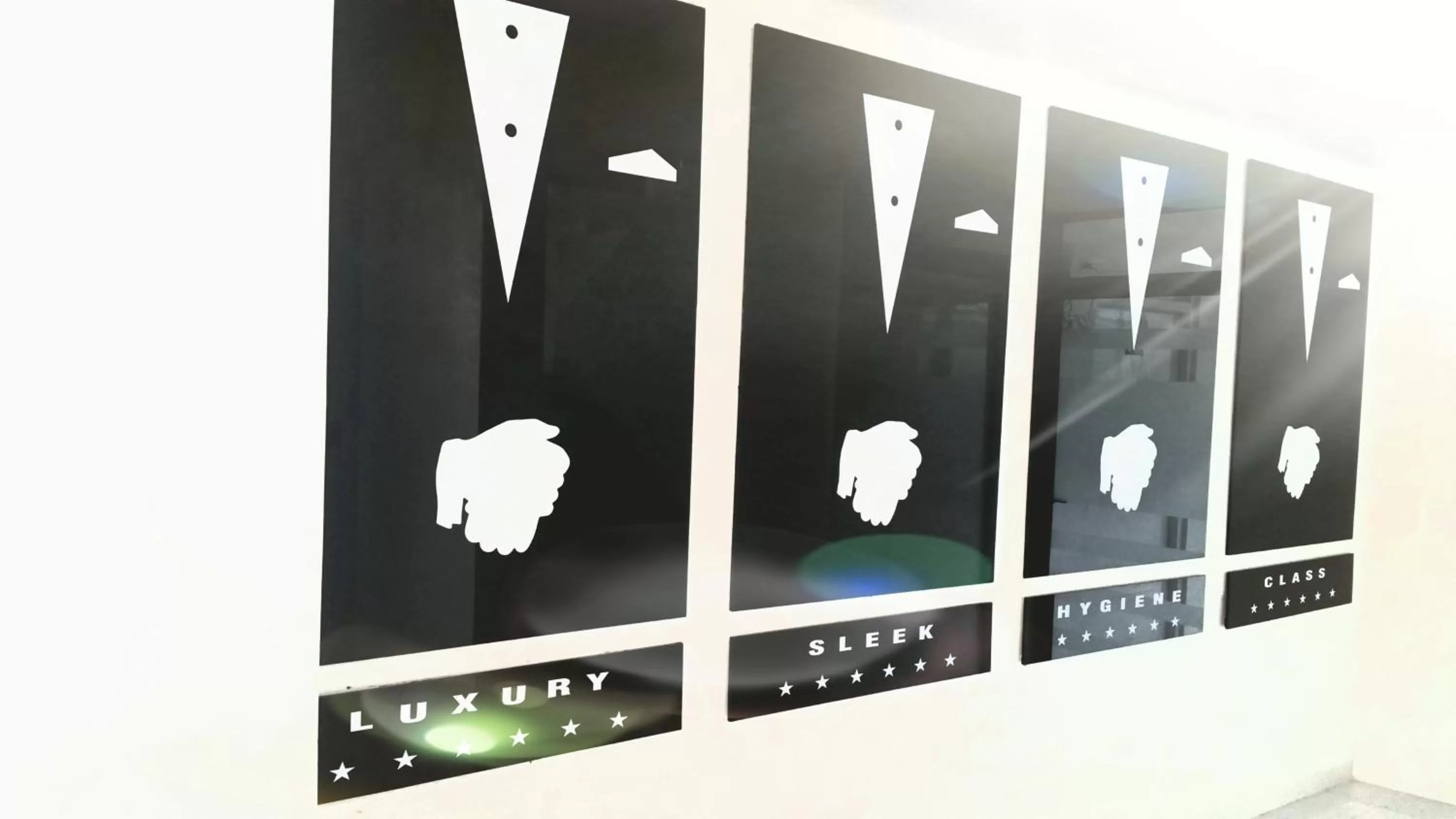 Communal lounge/ TV room, TV/Entertainment Center in Hotel Hulk