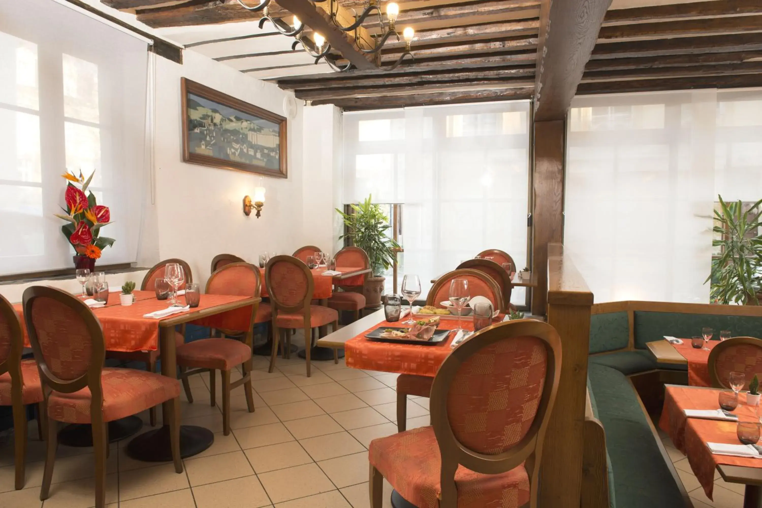 Decorative detail, Restaurant/Places to Eat in Le Saint Michel