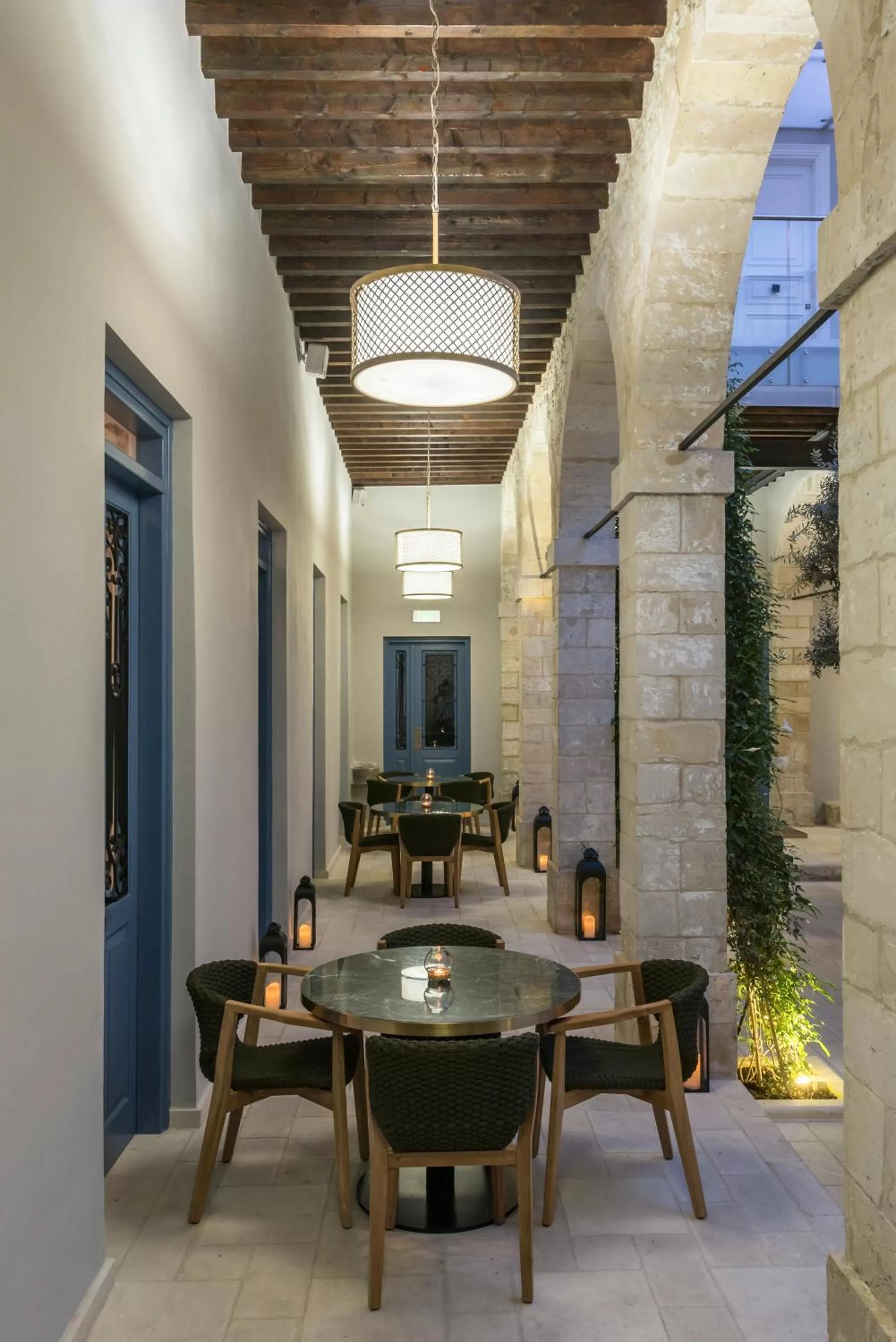 Patio in S Paul City Hotel