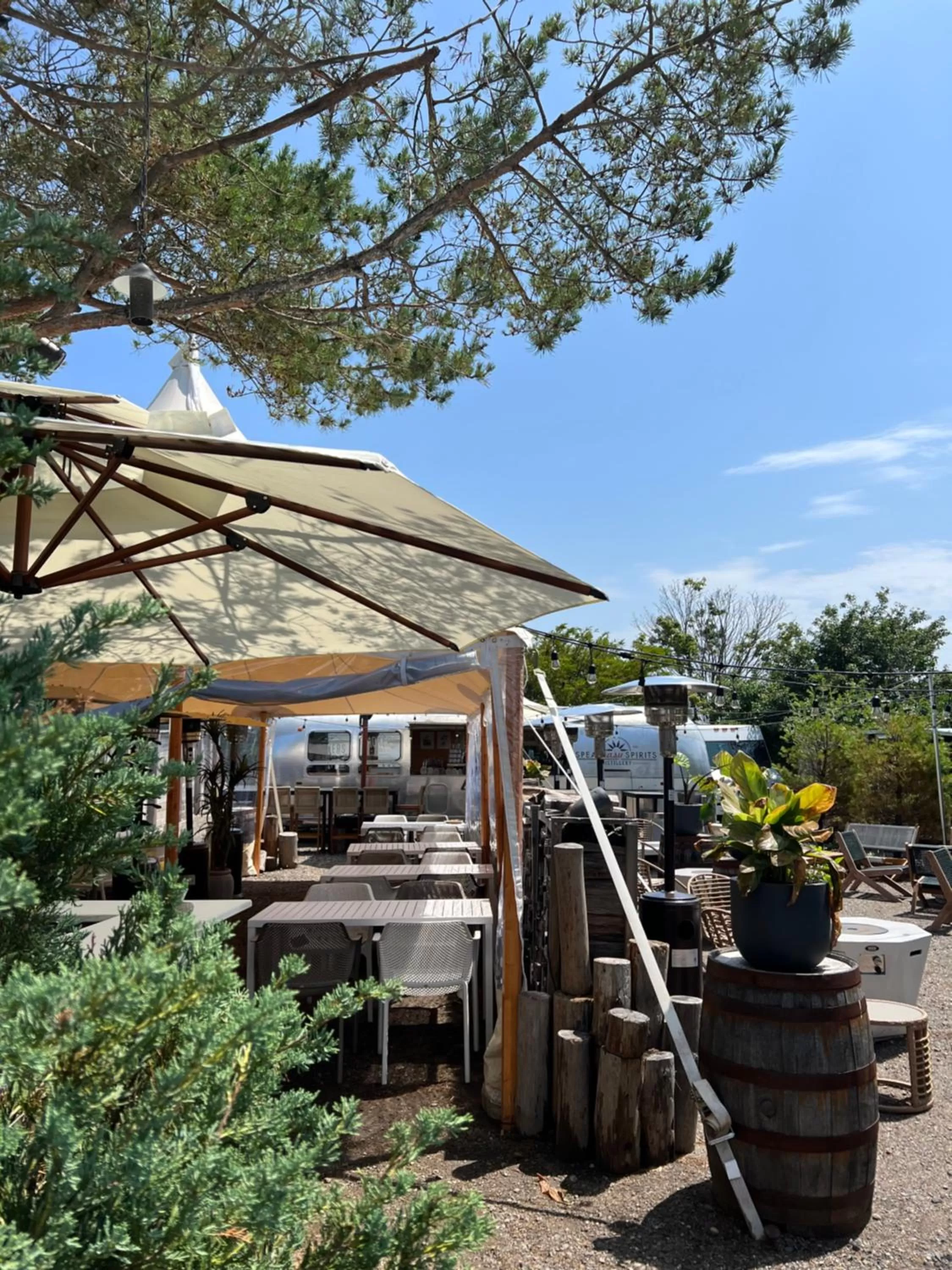 Restaurant/places to eat in ViewPoint Hotel