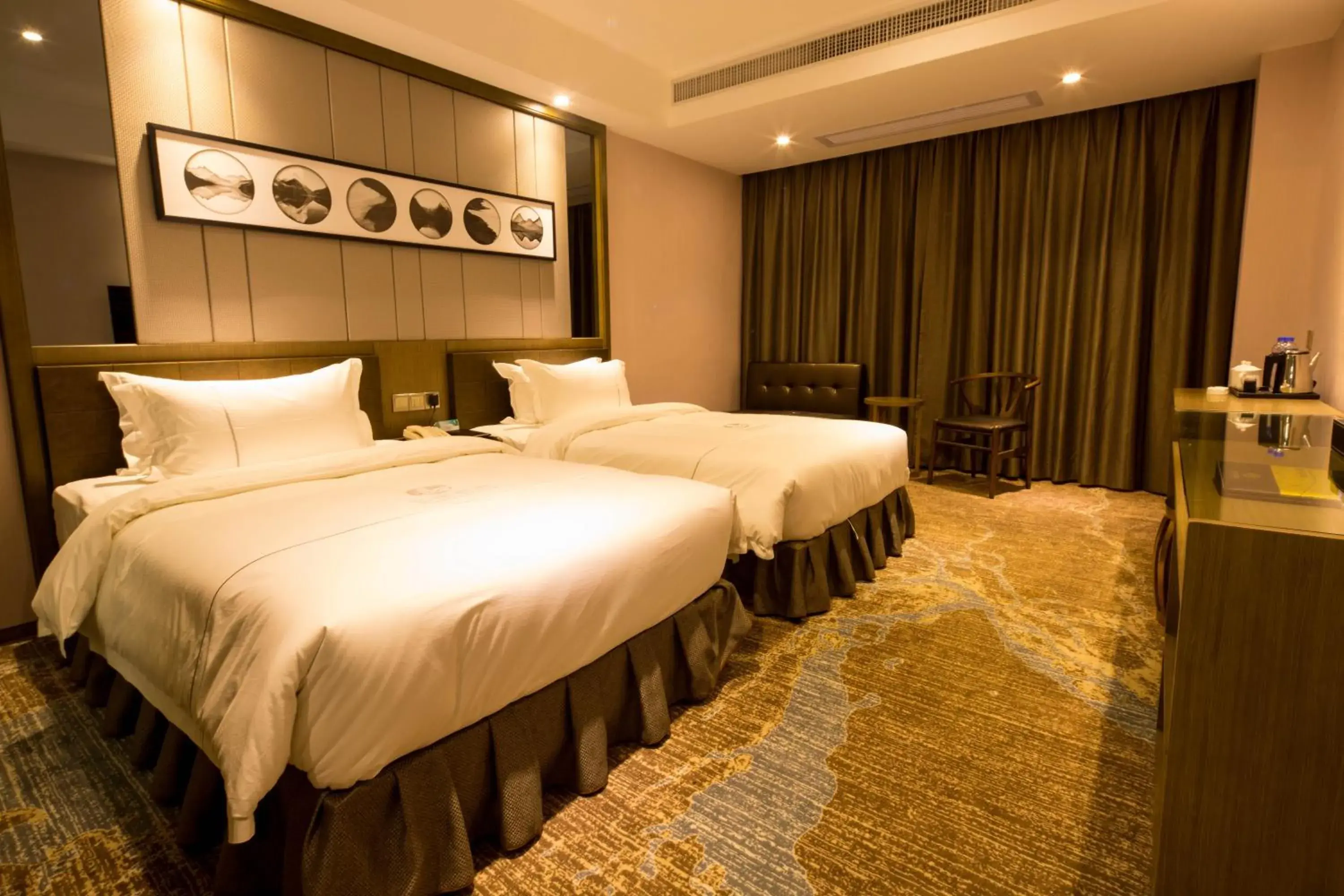 Decorative detail, Bed in INSAIL Hotel (Shenzhen Dongmen Branch)