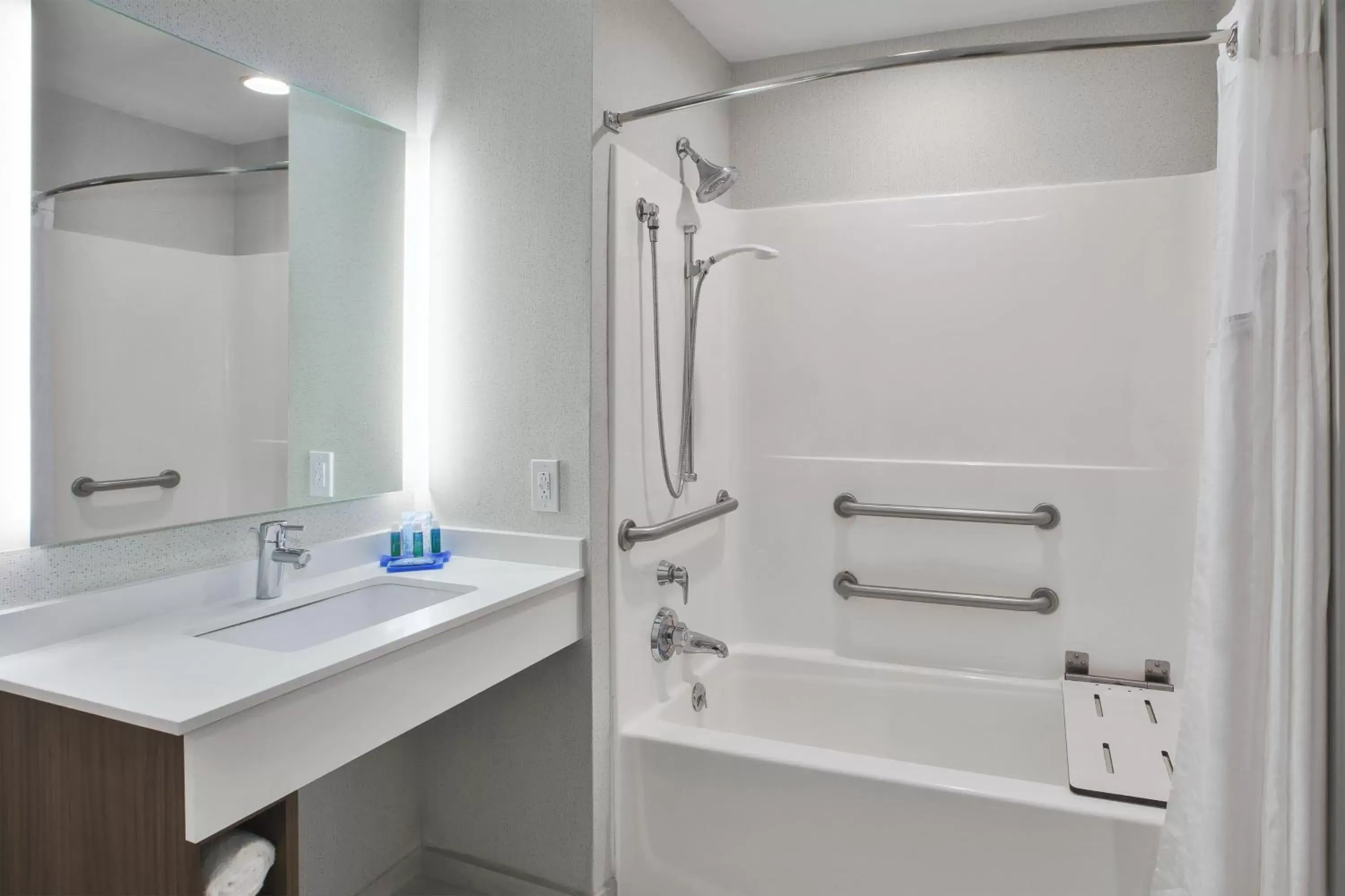 King Room - Disability Access in Holiday Inn Express Rochester-Victor by IHG King Room - Disability Access in Holiday Inn Express Rochester-Victor by IHG