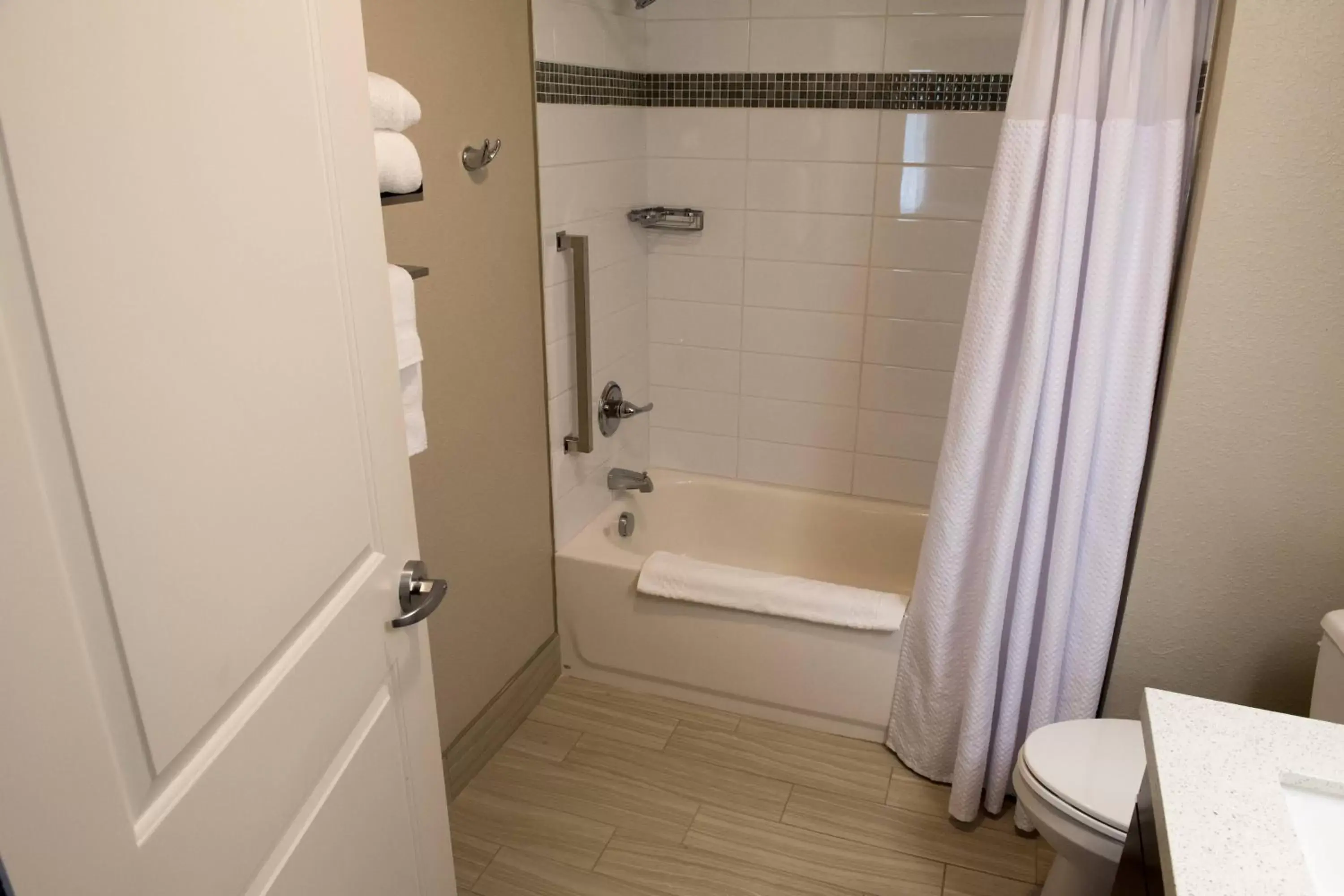 Bathroom in TownePlace Suites by Marriott Battle Creek