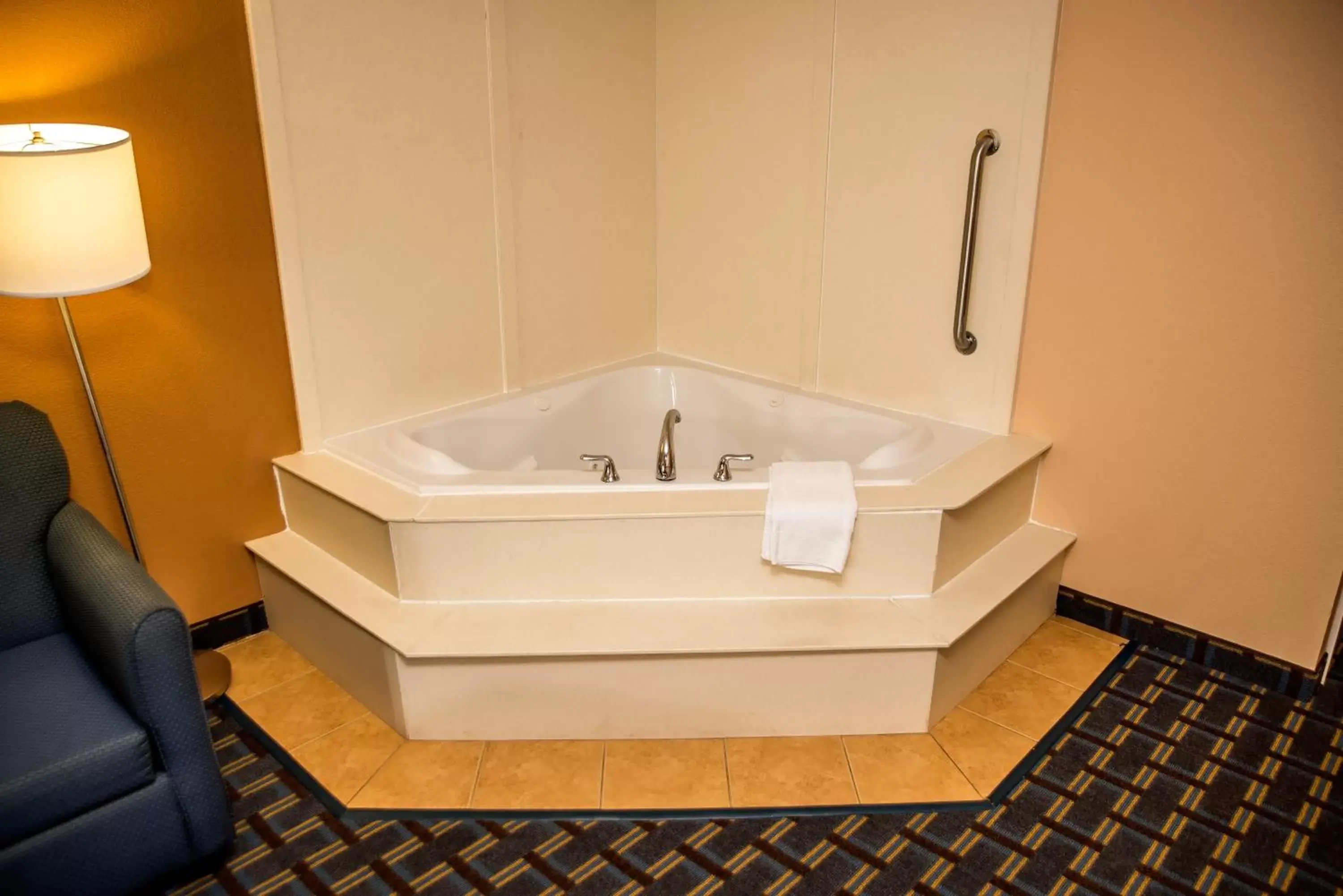 Photo of the whole room, Bathroom in Holiday Inn Express Hotel & Suites Cocoa Beach, an IHG Hotel